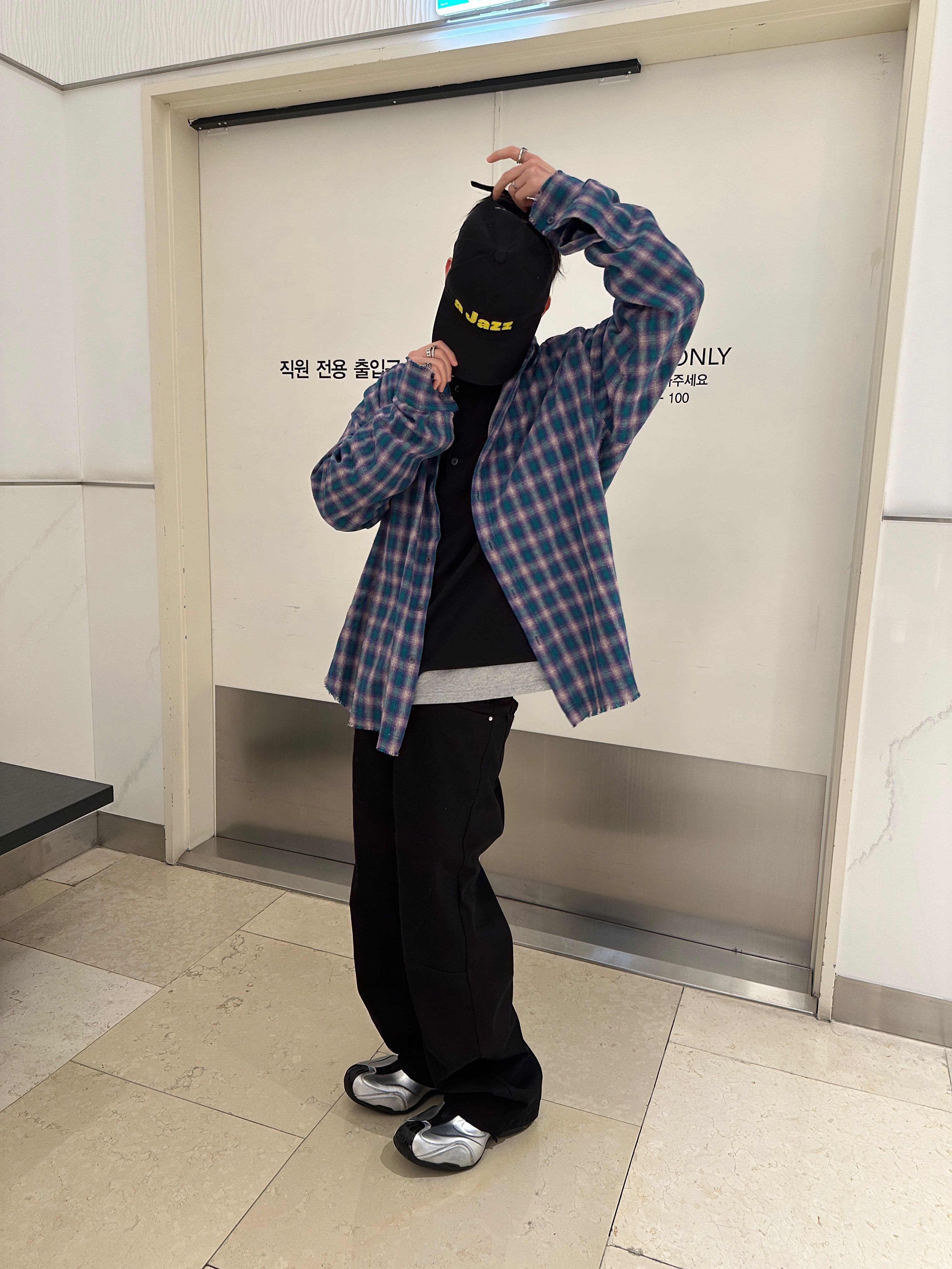Nonnod Flexible String Check Shirt Purple Grunge, Kikozy A Jazz Cap Black 착용 스타일 - 3
