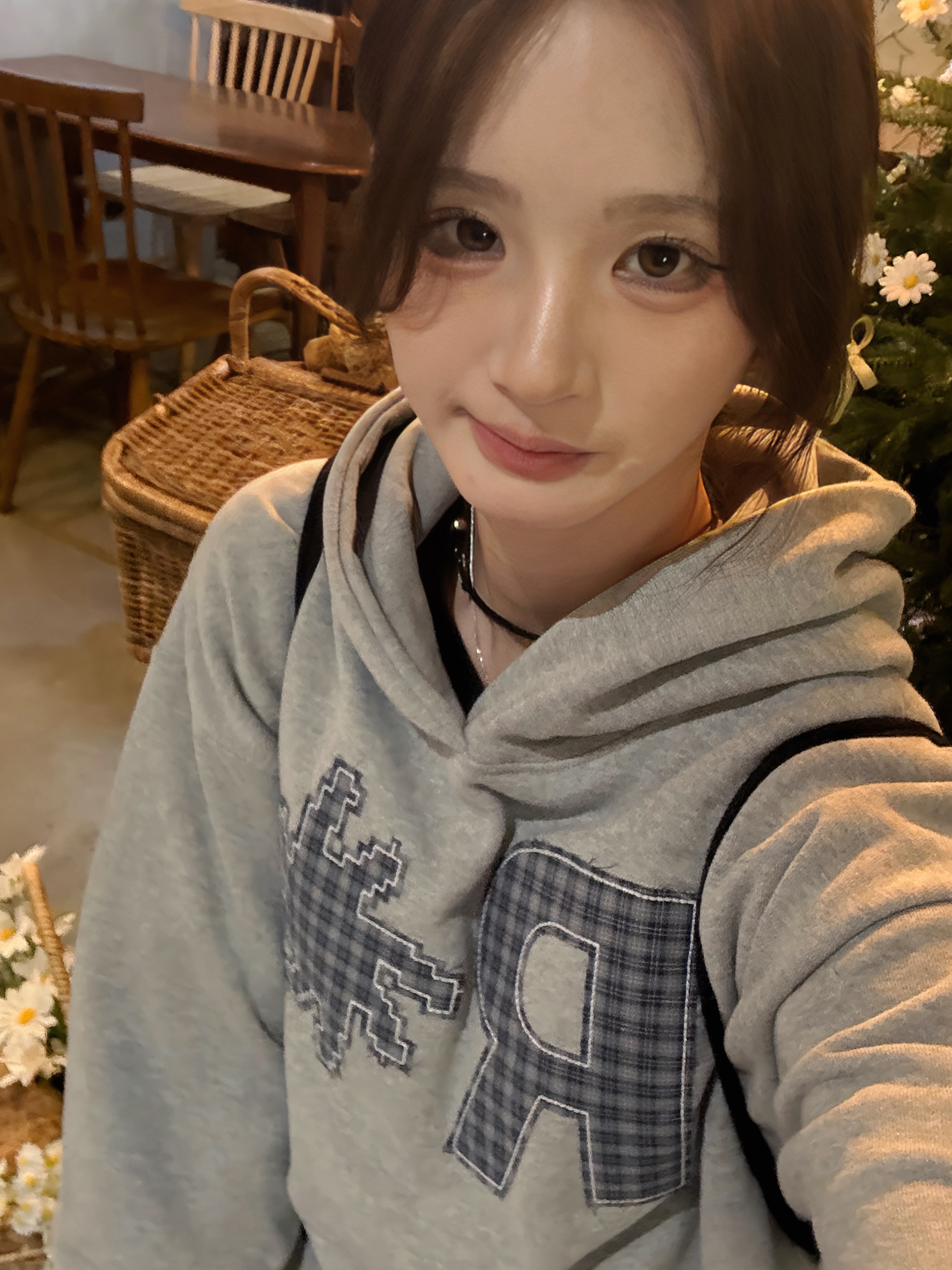 SLOW RECORD HOUSE Check Patch Hoodie Grey 착용 스타일 - 5