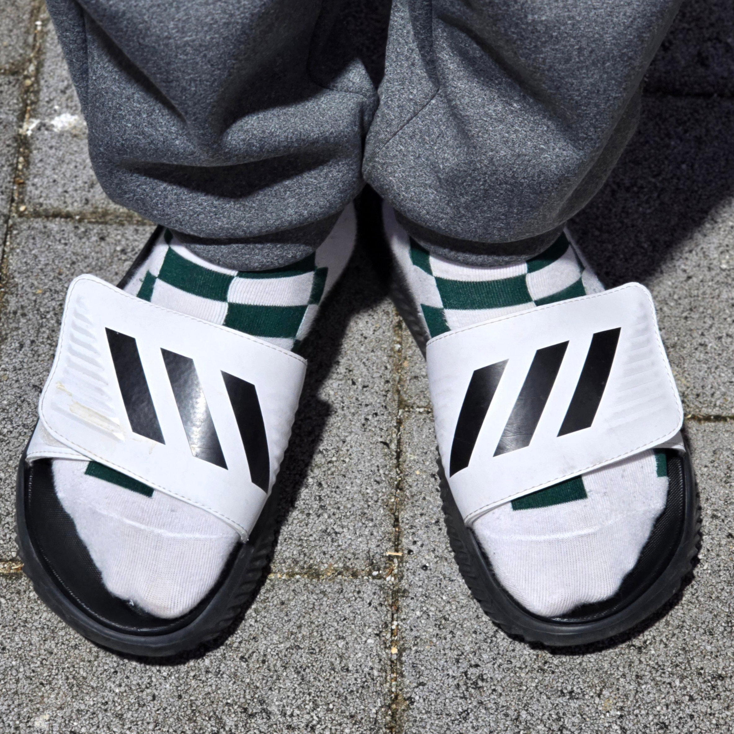 Adidas Alphabounce Slide White Core Black 착용 스타일 - 1