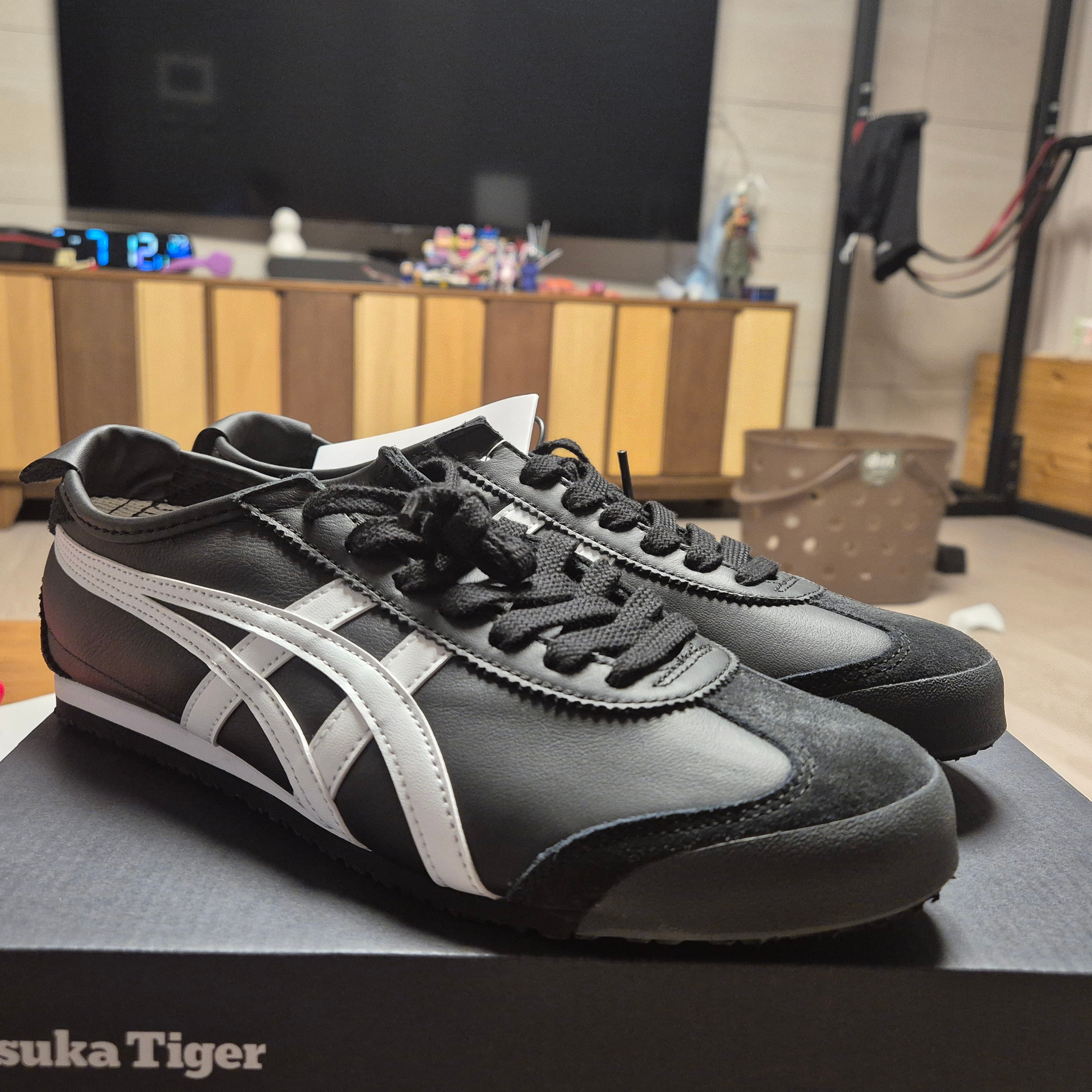 Onitsuka Tiger Mexico 66 Black White 착용 스타일
