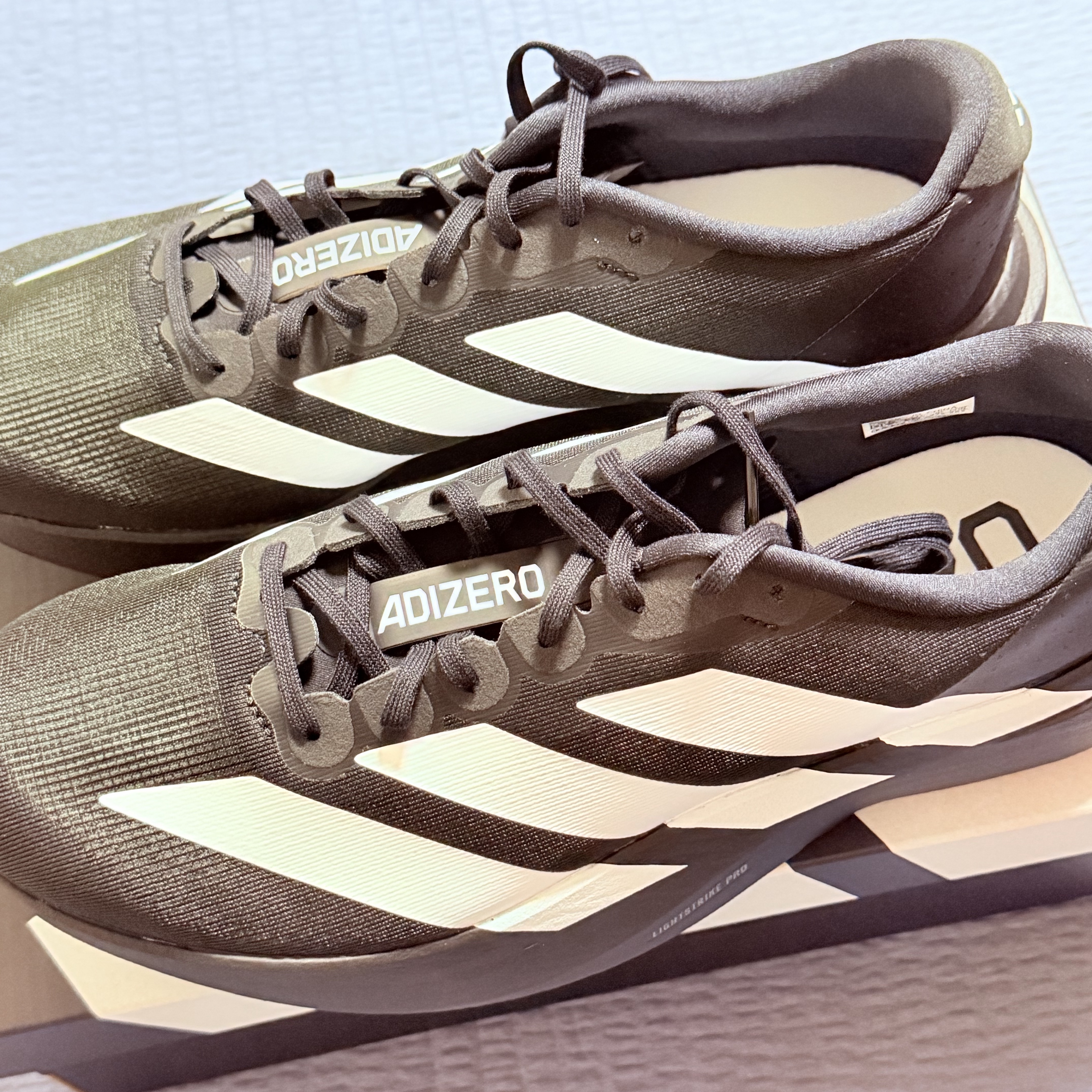 Adidas Adizero EVO SL Core Black Cloud White 착용 스타일 - 2