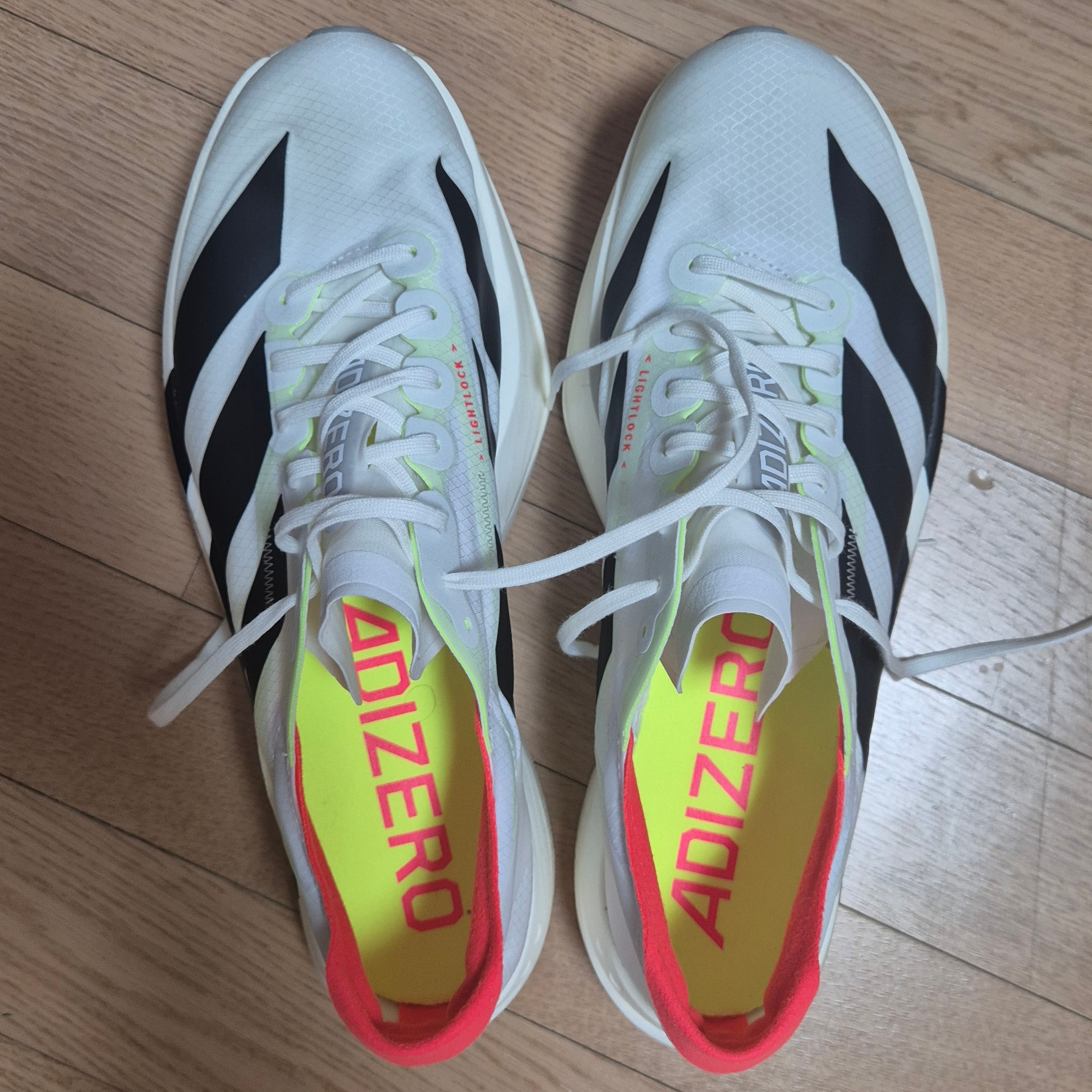 Adidas Adizero Adios Pro 4 Cloud White Core Black 착용 스타일 - 6