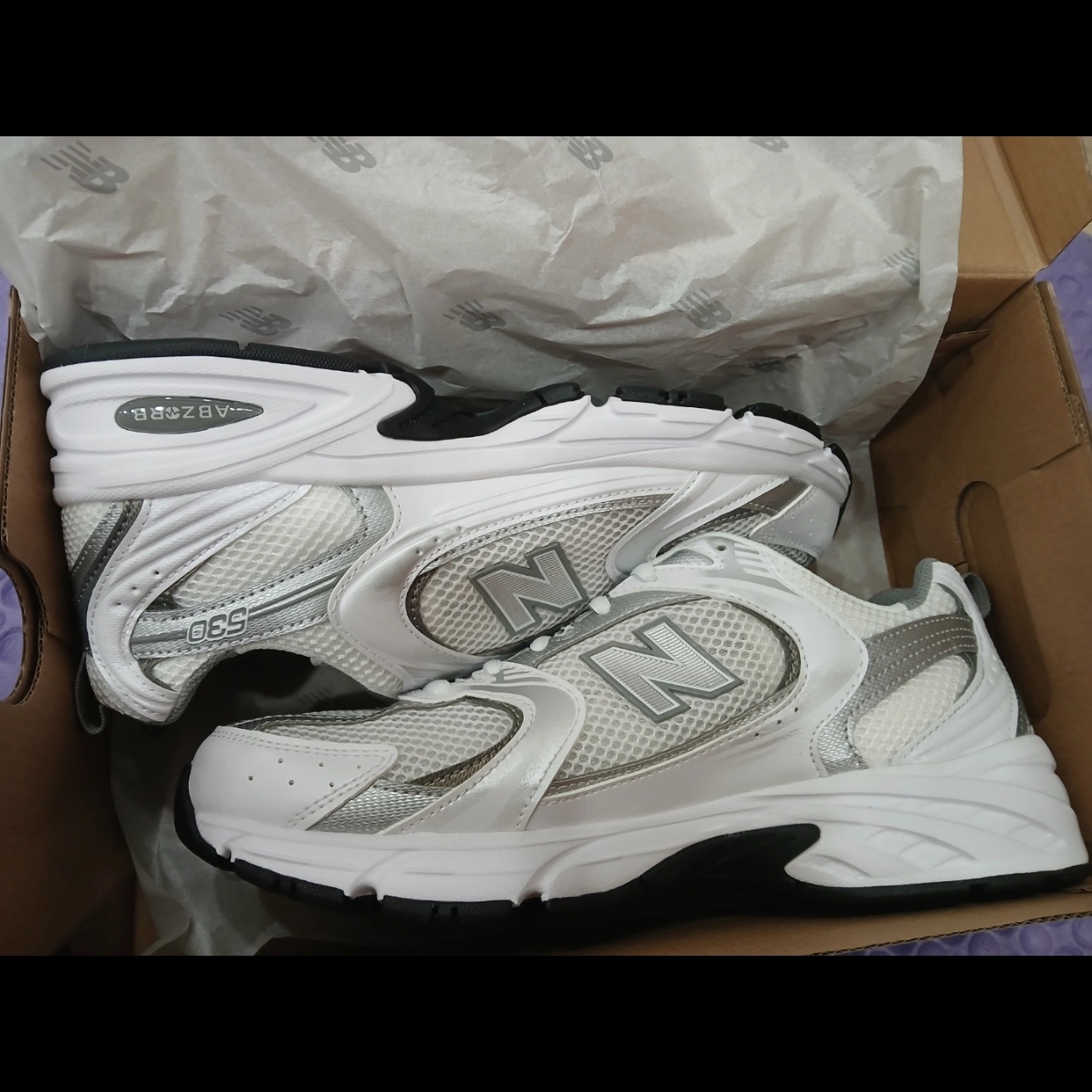 New Balance 530 White 착용 스타일