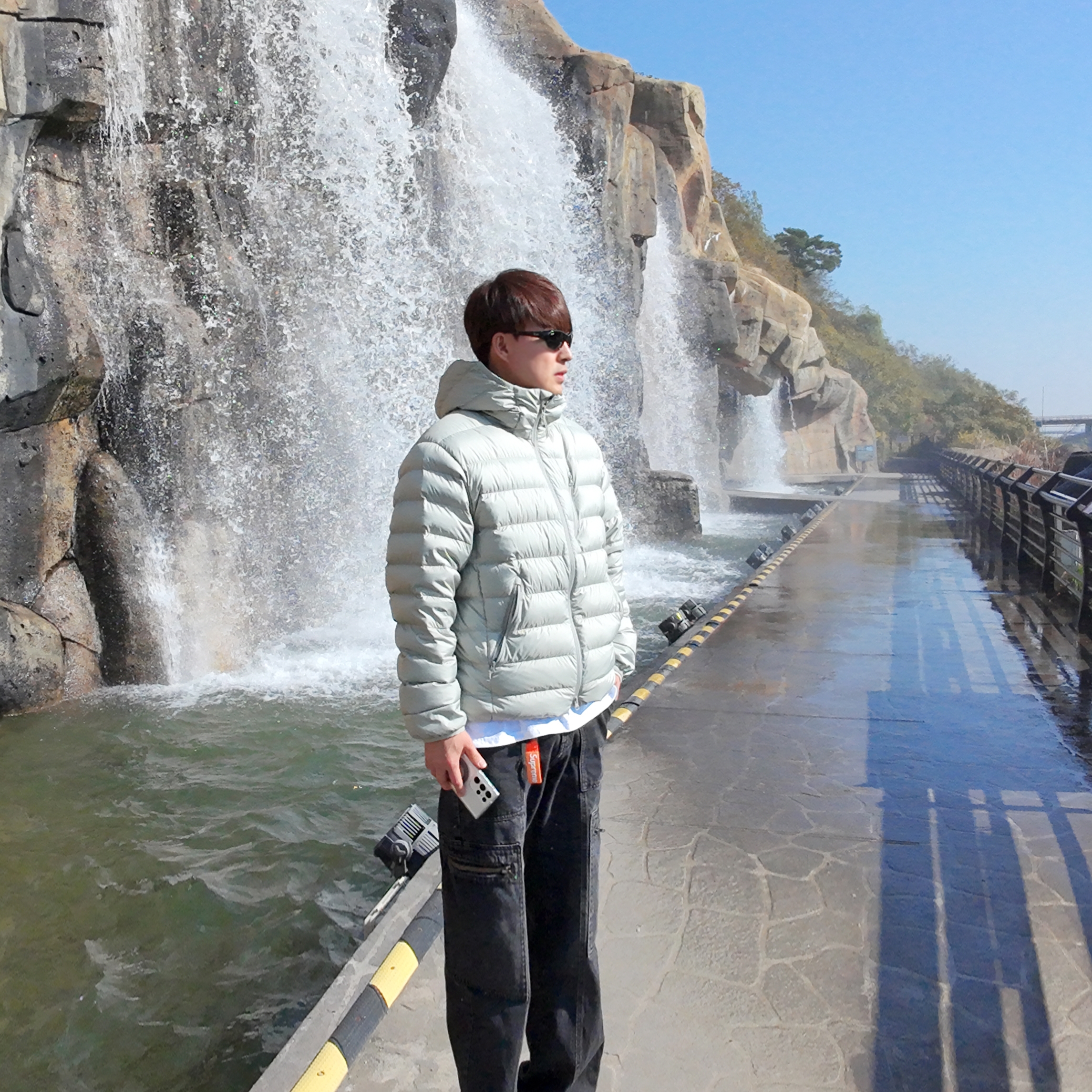 Musinsa Standard City Leisure Hooded Light Down Jacket Light Grey, Supreme Ripstop Keychain Orange - 24SS 착용 스타일 - 1