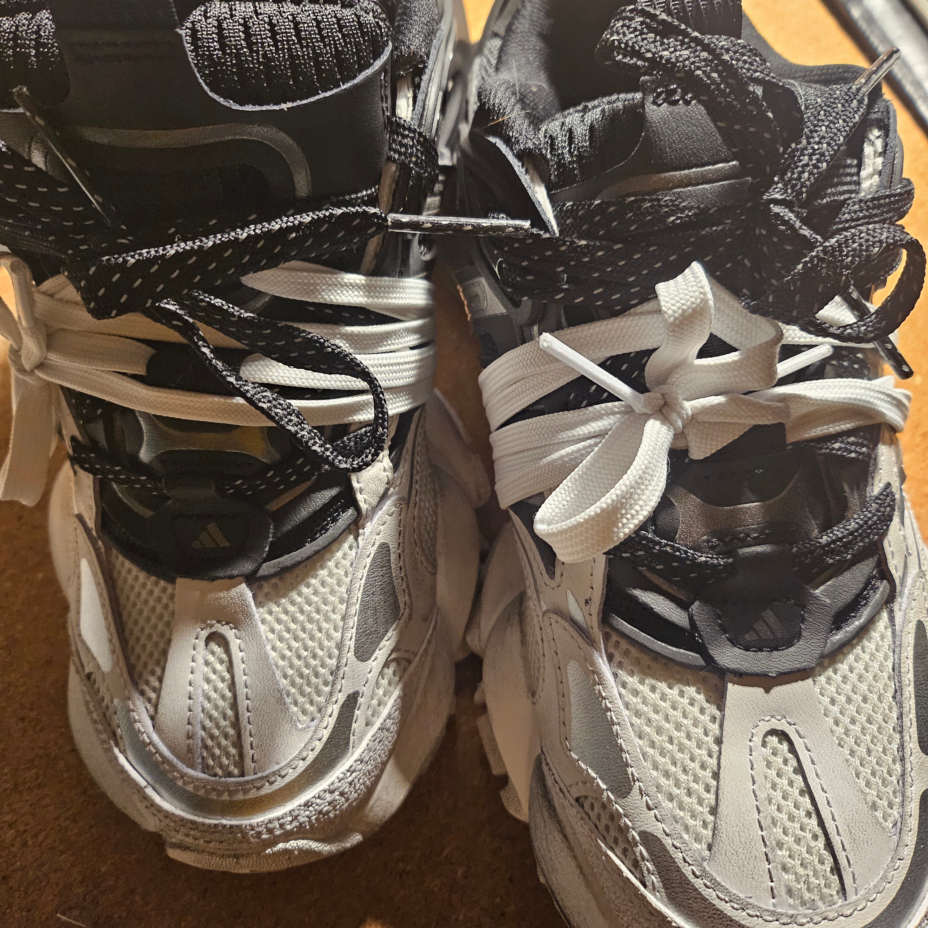 Adidas Vento XLG Runner Deluxe Sneakers White Black 착용 스타일
