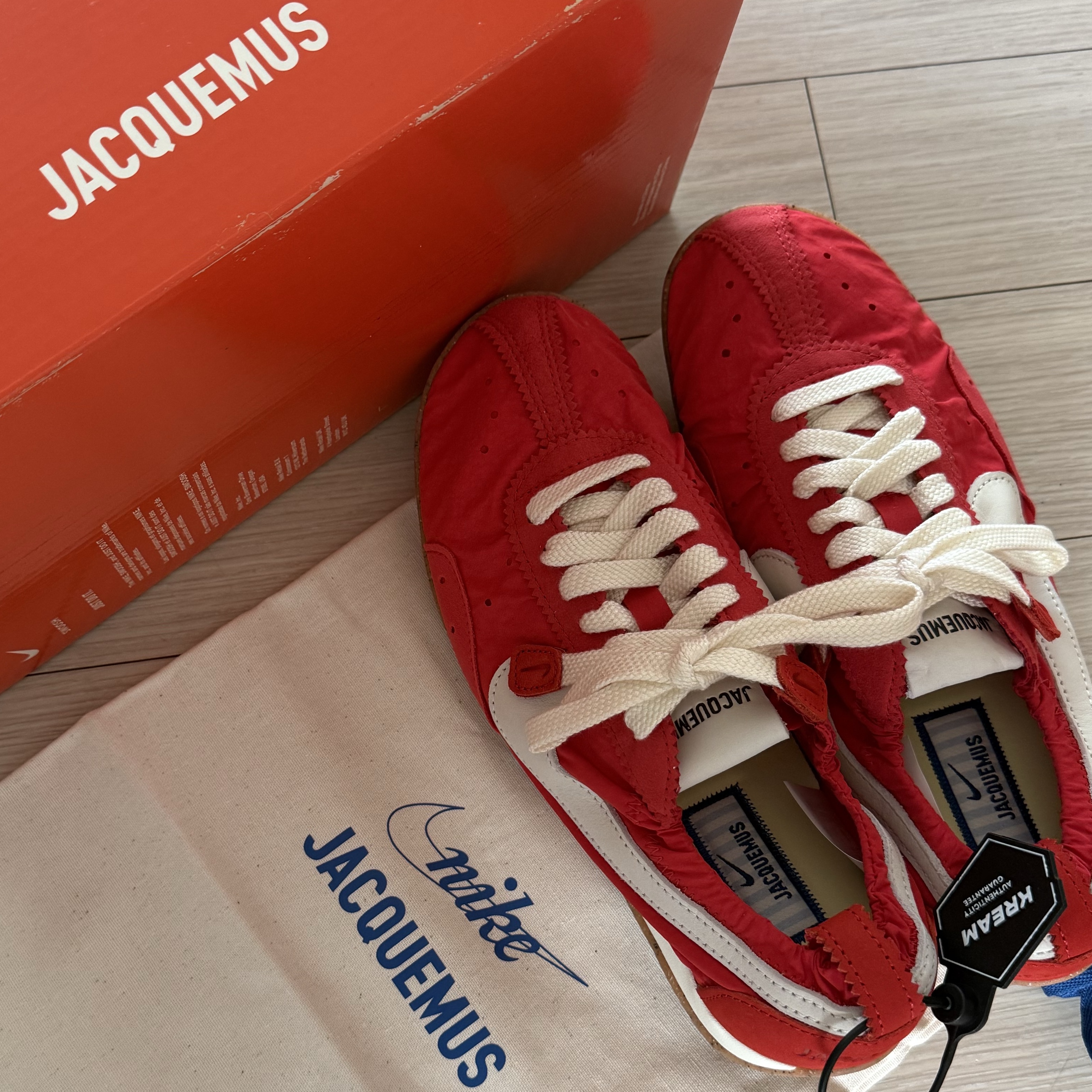 Nike x Jacquemus Moon Shoe SP University Red and Bicycle Yellow 착용 스타일 - 3