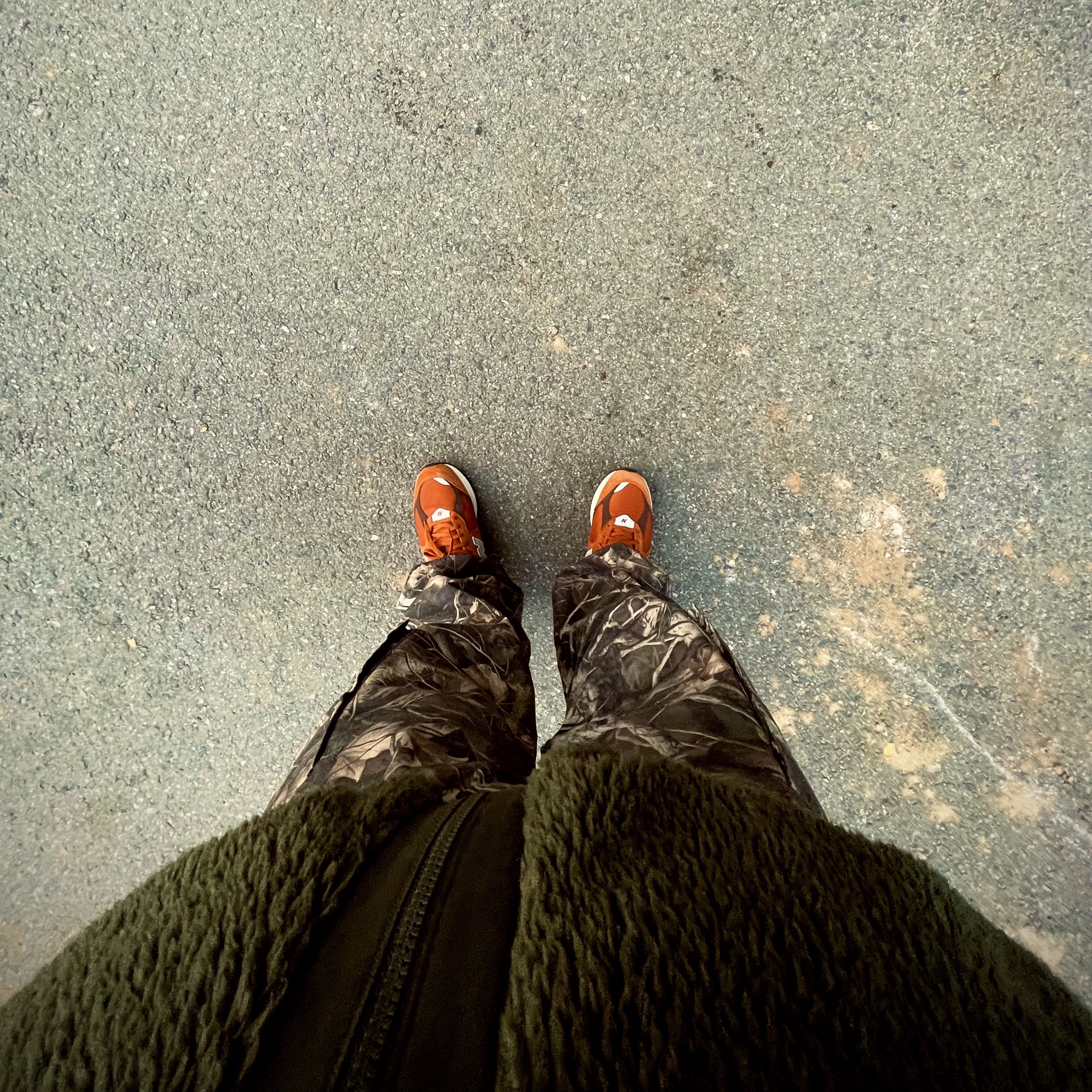New Balance 2002R Rust Oxide 착용 스타일