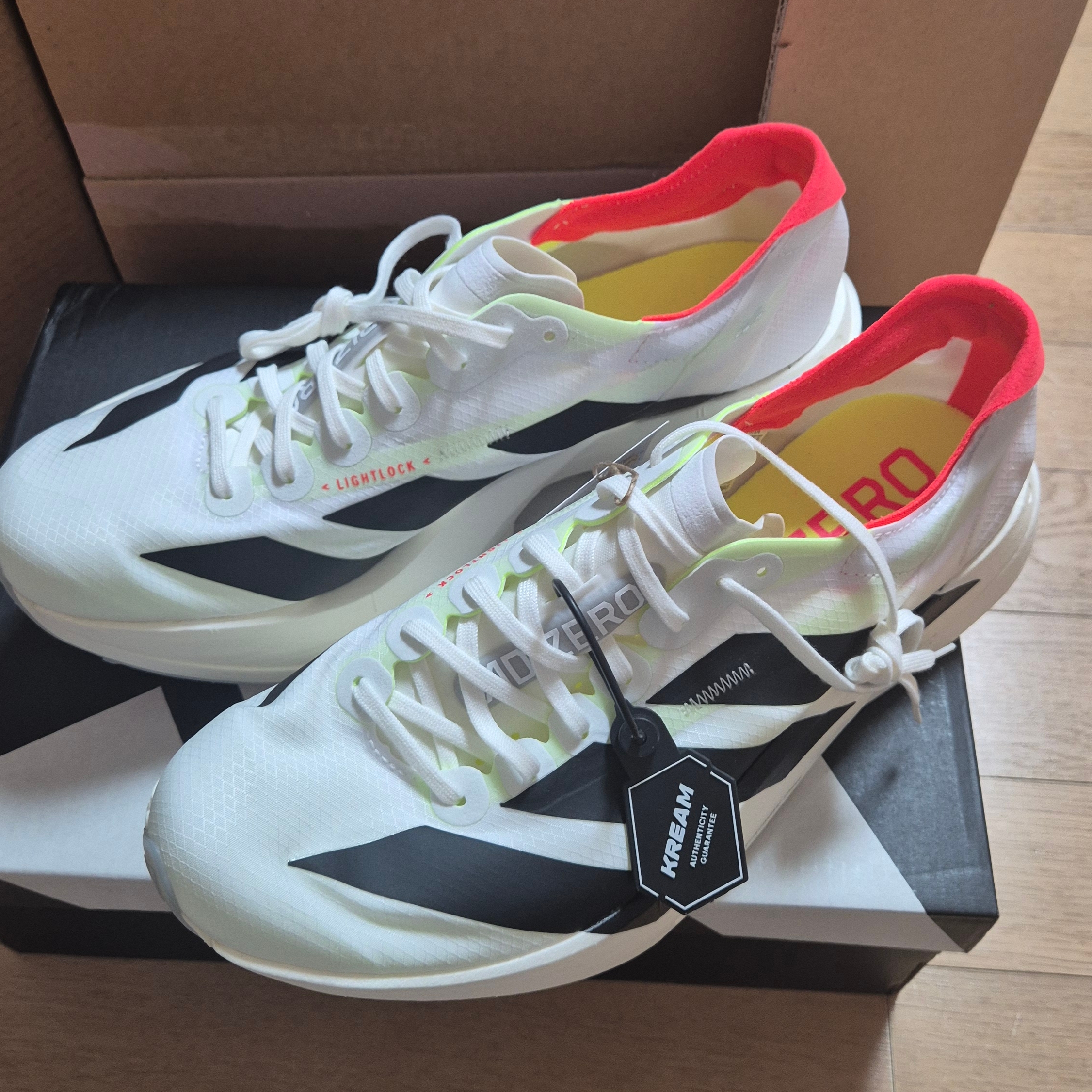 Adidas Adizero Adios Pro 4 Cloud White Core Black 착용 스타일 - 2