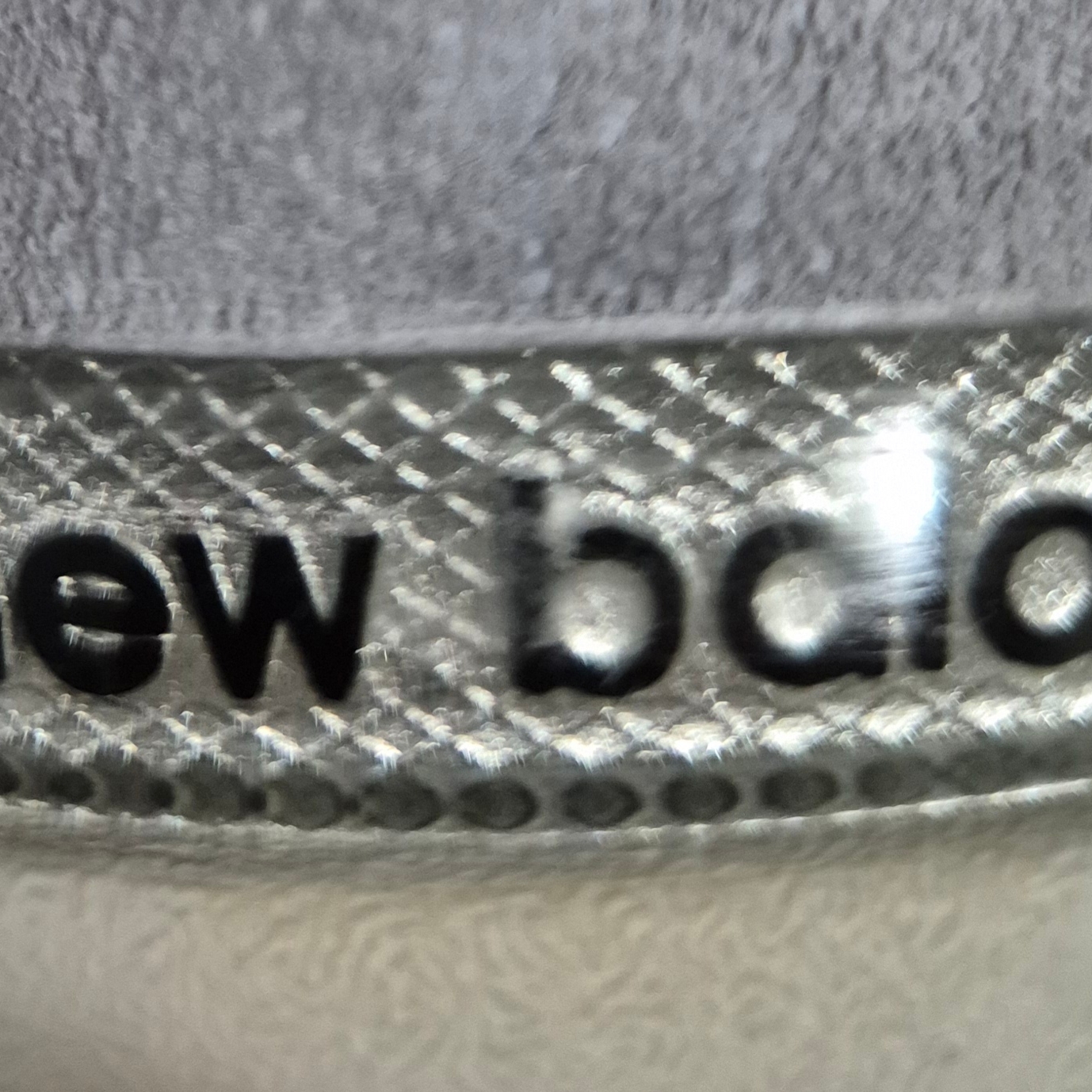 New Balance 992 Made in USA Core Grey Silver Metallic 착용 스타일 - 2