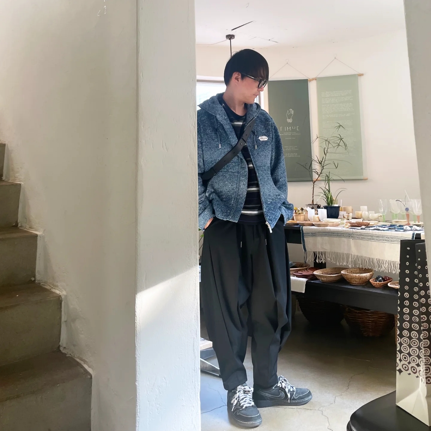 Dior Label Cotton Jacquard Hooded Blouson Jacket Blue, Dior Saddle Messenger Bag Beige Black Dior Oblique Jacquard Black Grained Calfskin 착용 스타일 - 2