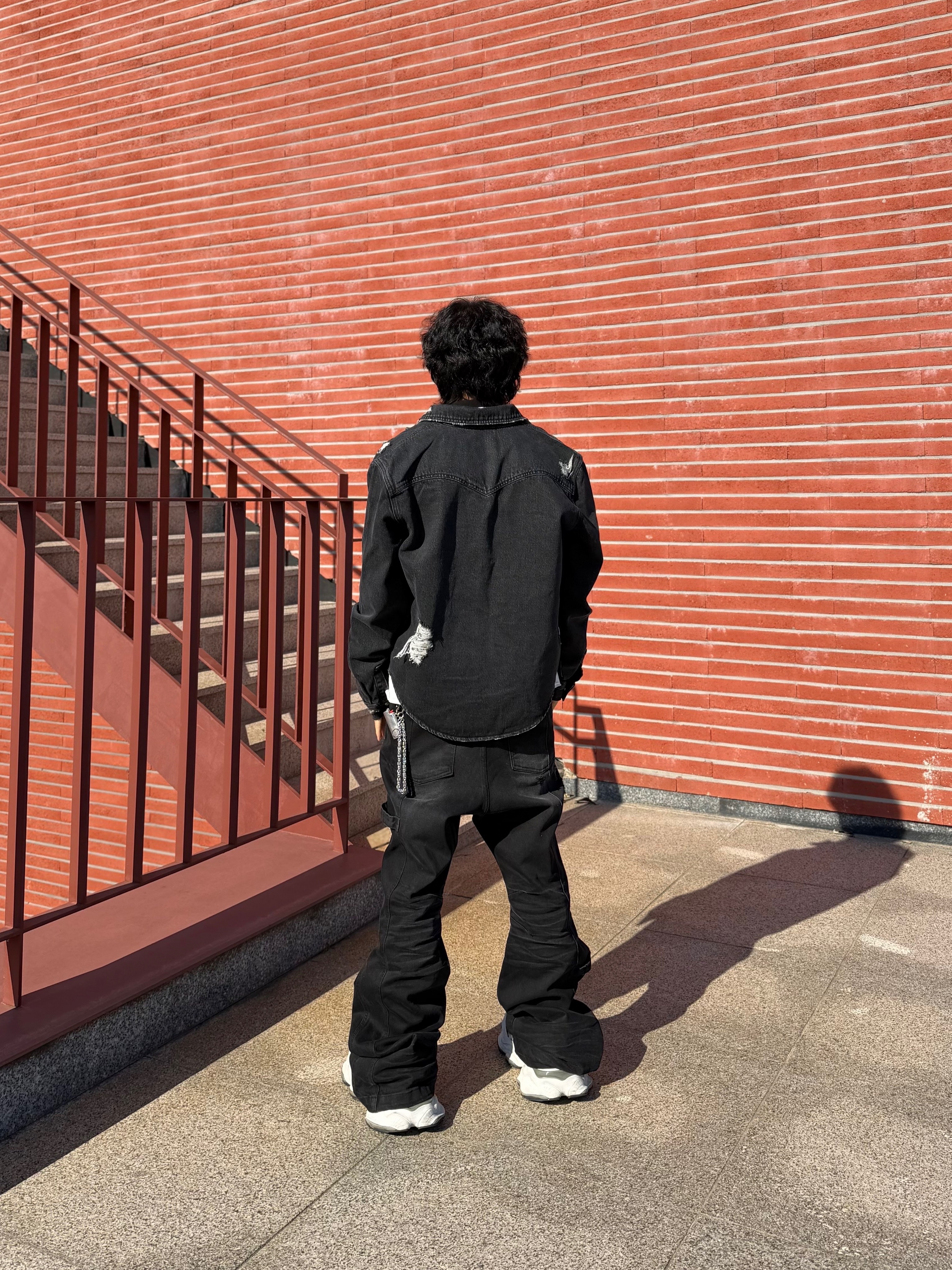 Balenciaga Cargo Sneakers White Grey, Chrome Hearts Silichrome CH Cross Pendant Black 2022/2023/2025 착용 스타일 - 8