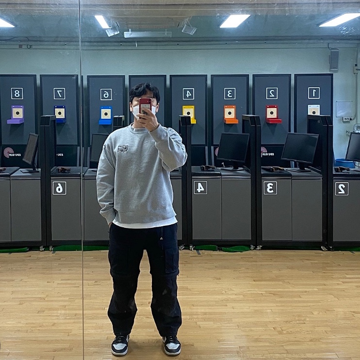 Nike x Stussy NRG Fleece Crewneck Dark Grey Heather (DO9337-063) 착용 스타일