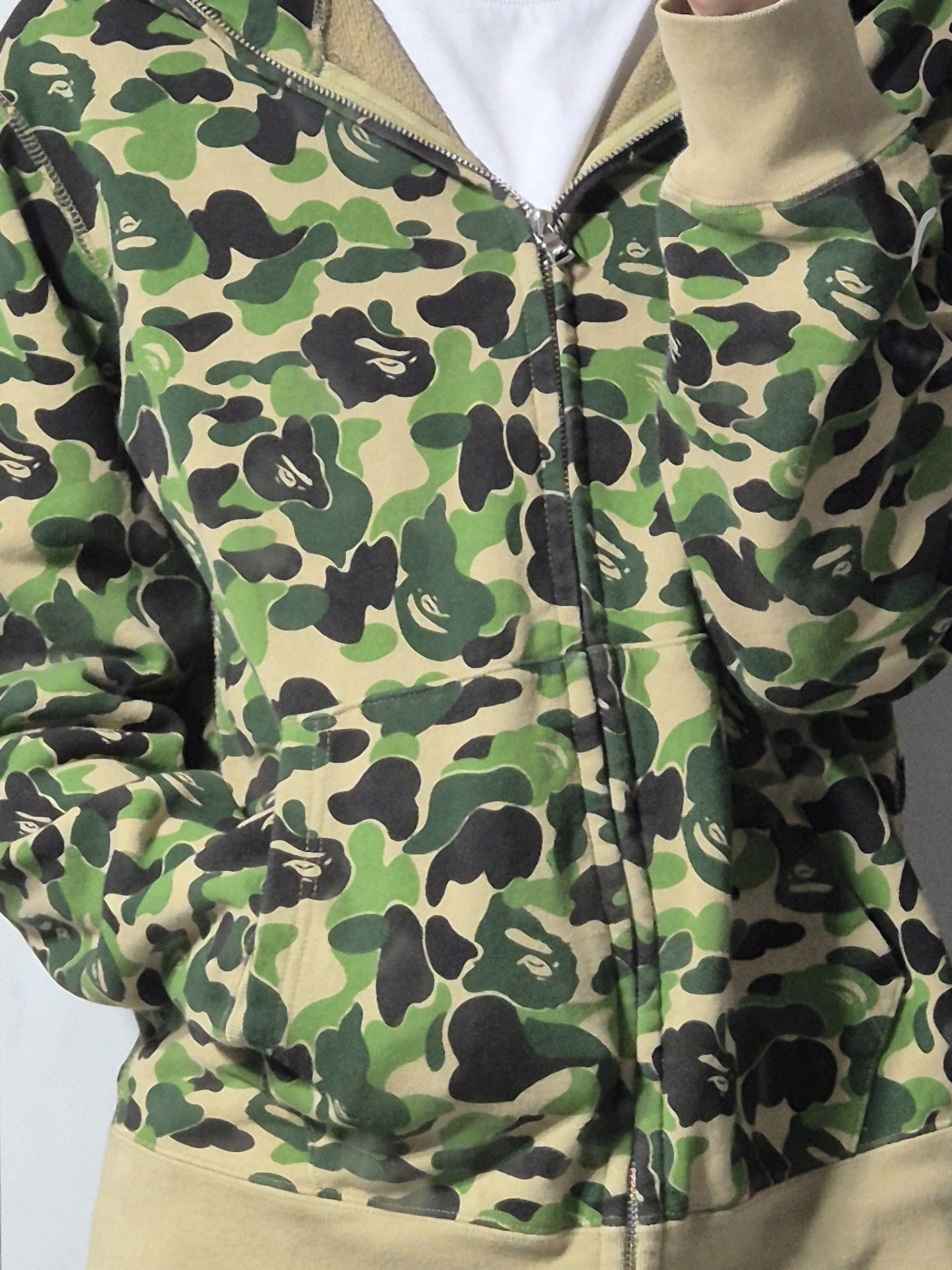 BAPE ABC Camo Shark Full Zip Hoodie Green 착용 스타일 - 2