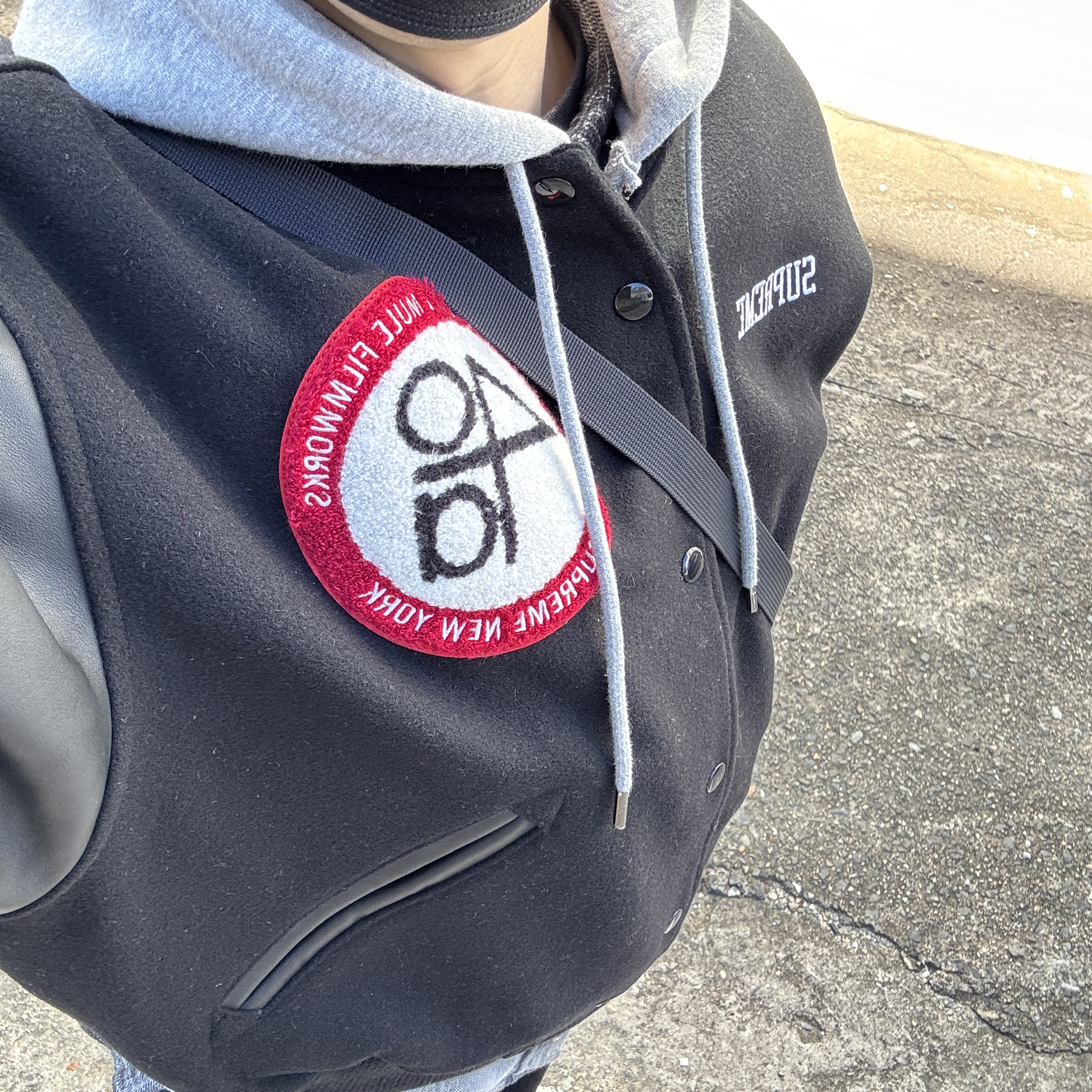 Palace x Neighborhood Shirt Grey Ombre Plaid - 25FW, Newjeans x The Powerpuff Girls Sweatshirt Navy 착용 스타일 - 5