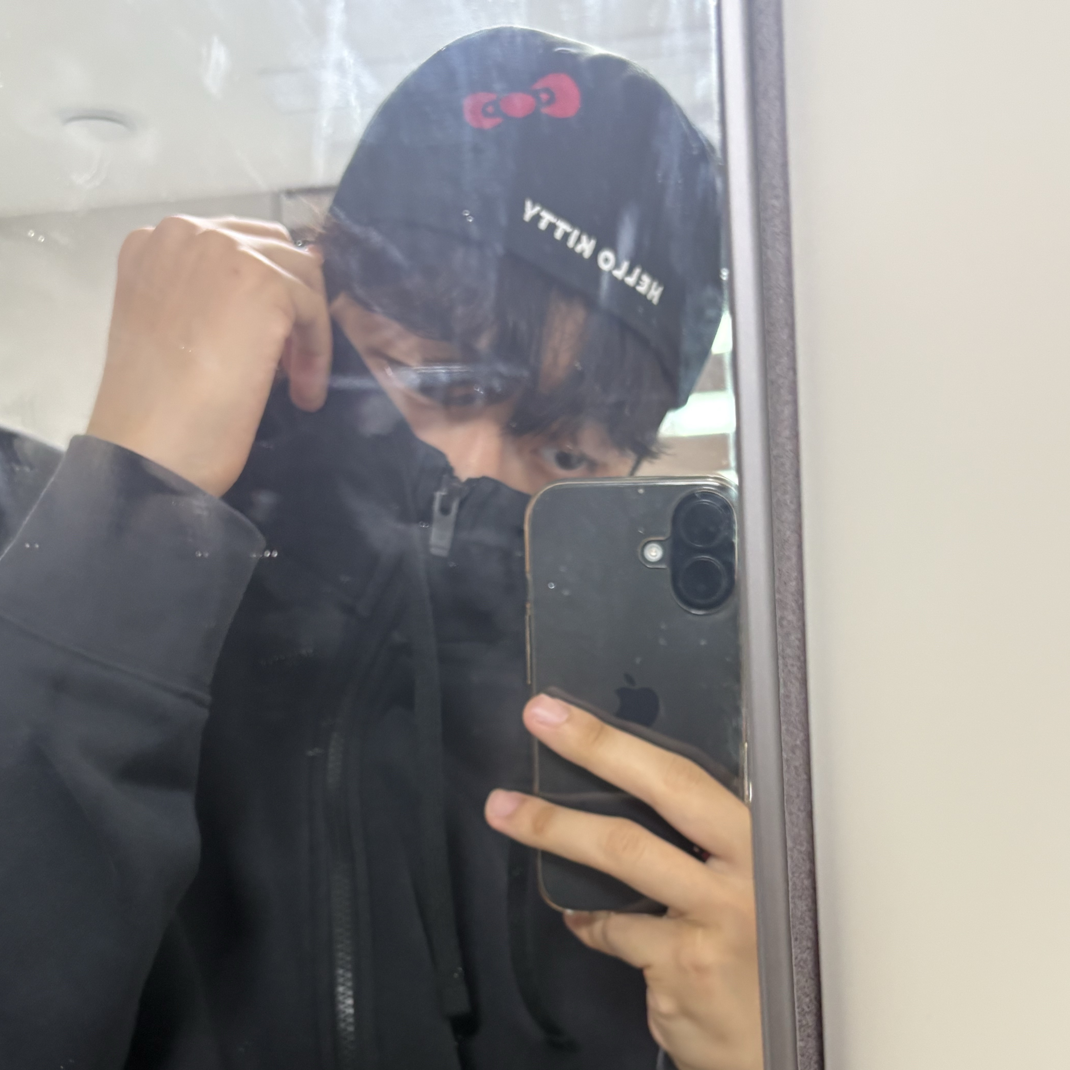 New Era x Hello Kitty Size Cap Black 착용 스타일 - 2