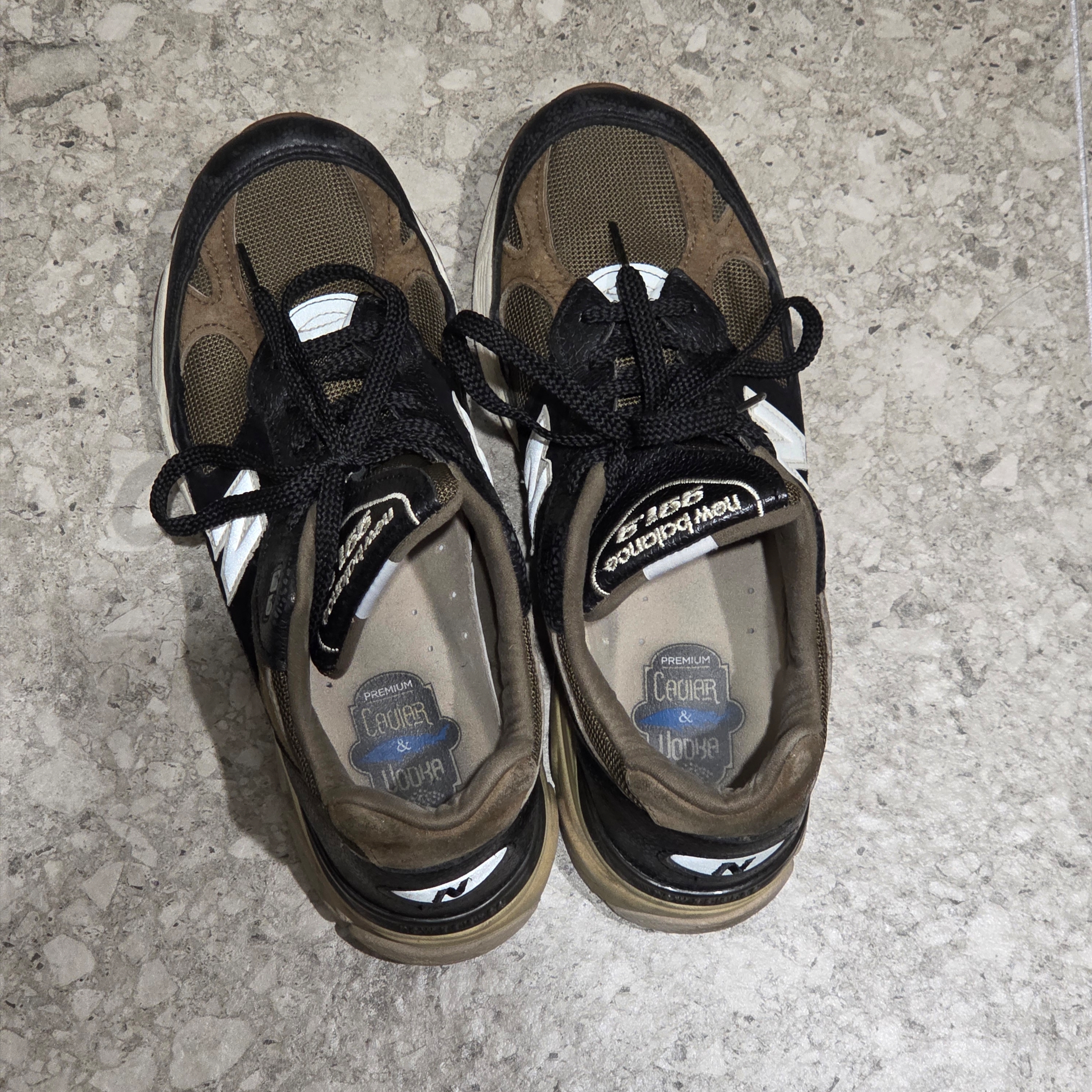 New Balance 991.9 Made in UK Caviar & Vodka 착용 스타일