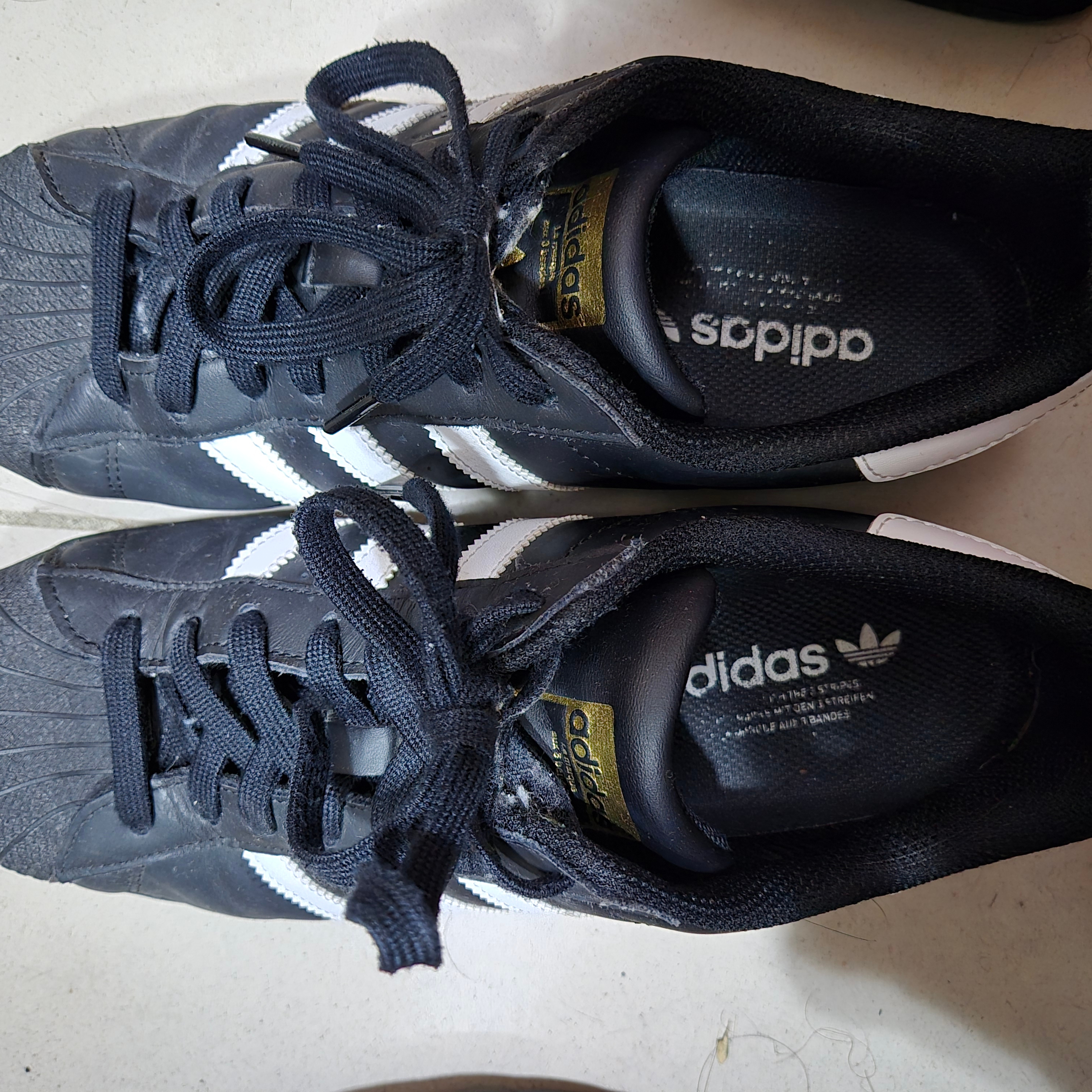 Adidas Superstar II Core Black Cloud White 착용 스타일