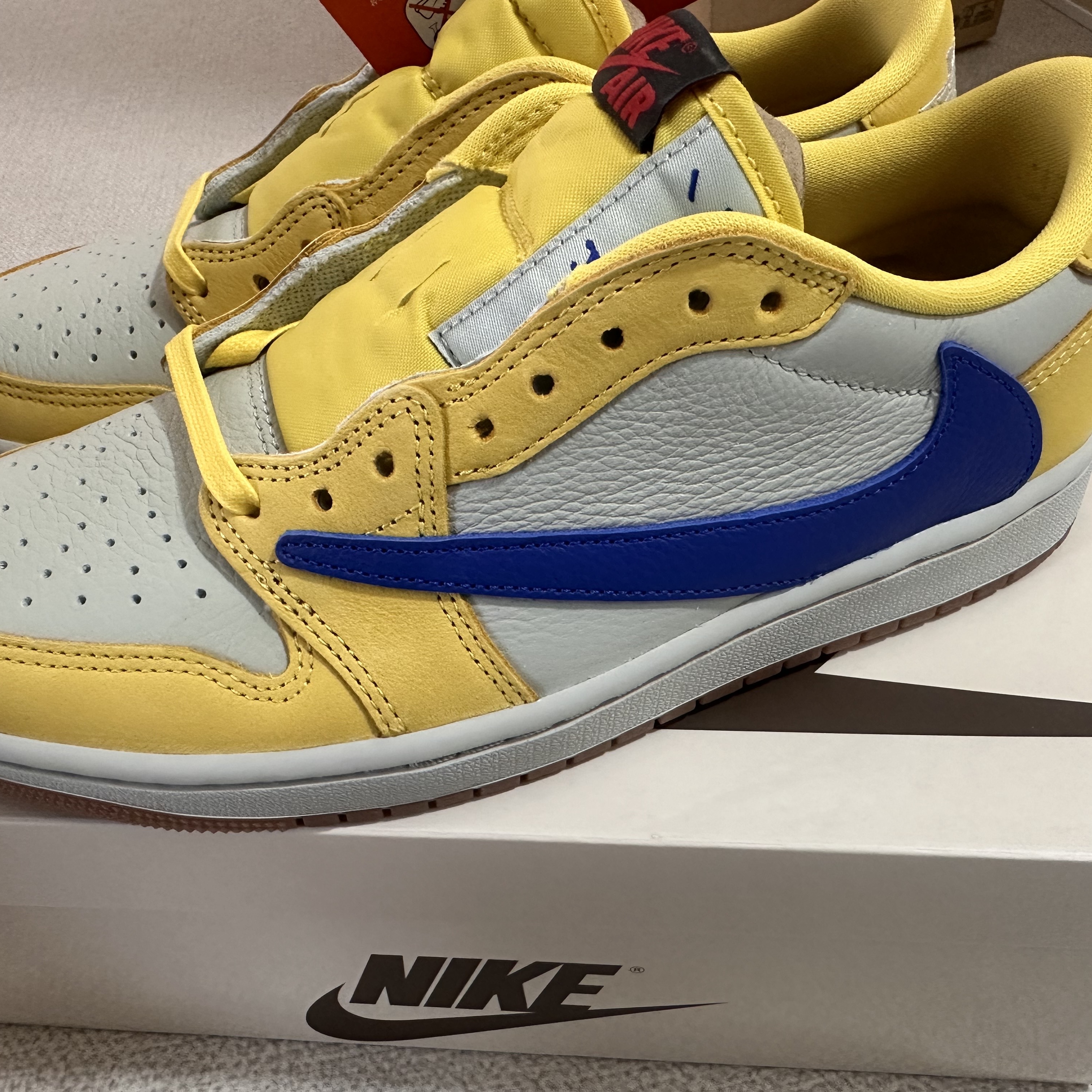 (W) Jordan 1 x Travis Scott Retro Low OG SP Canary 착용 스타일
