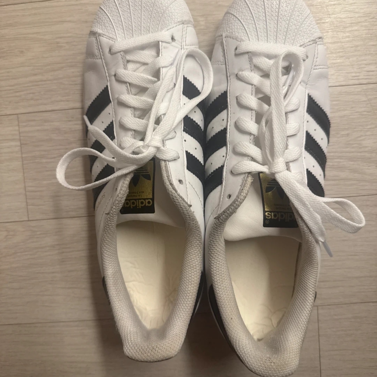 Adidas Superstar White Black 착용 스타일