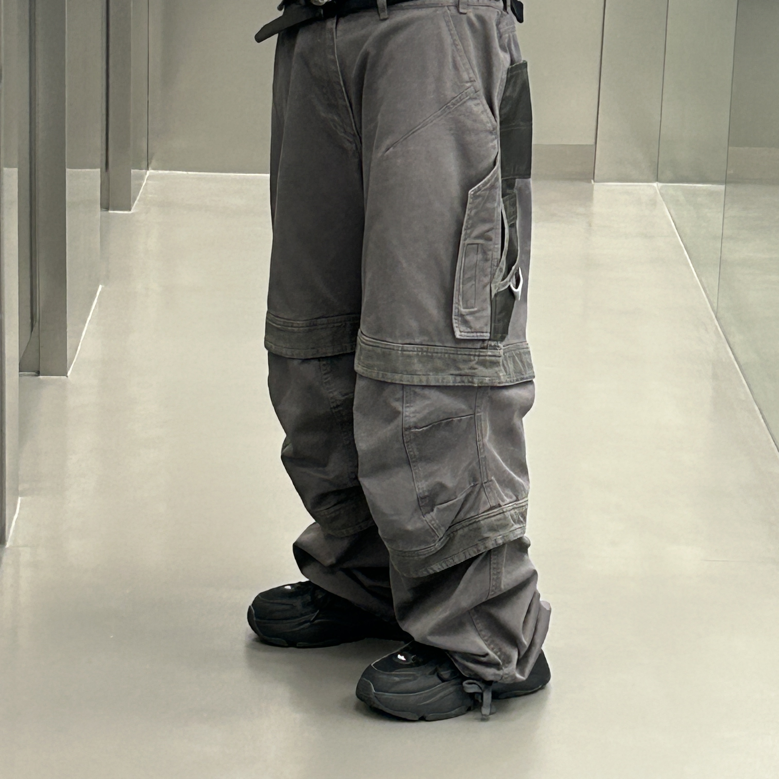 Farfromwhat Far Layered Work Pants Charcoal, (W) Adidas Ozgaia Core Black 착용 스타일 - 3
