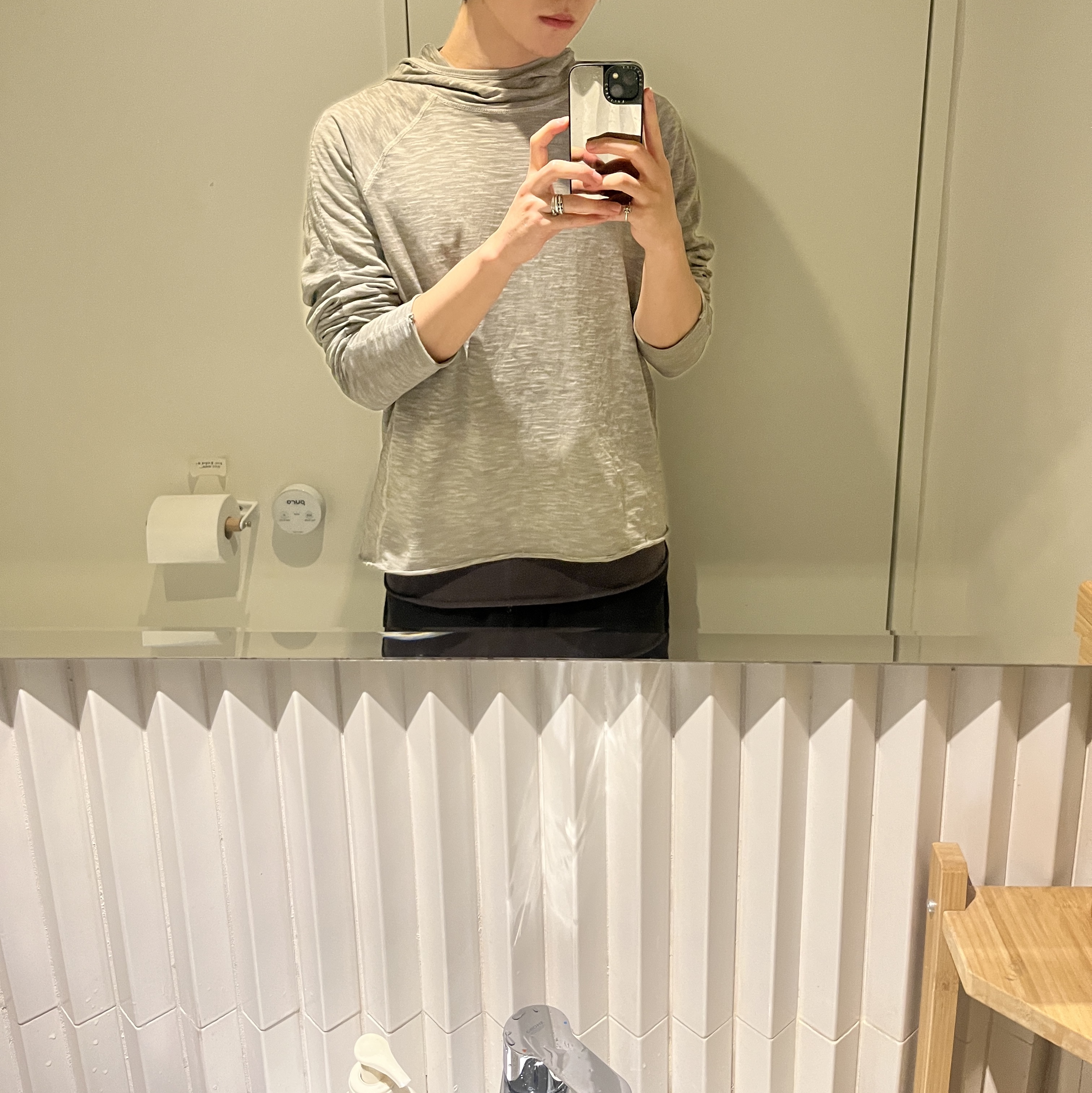 Polyteru Human Index Human Turtle Neck Hoodie Gray 착용 스타일