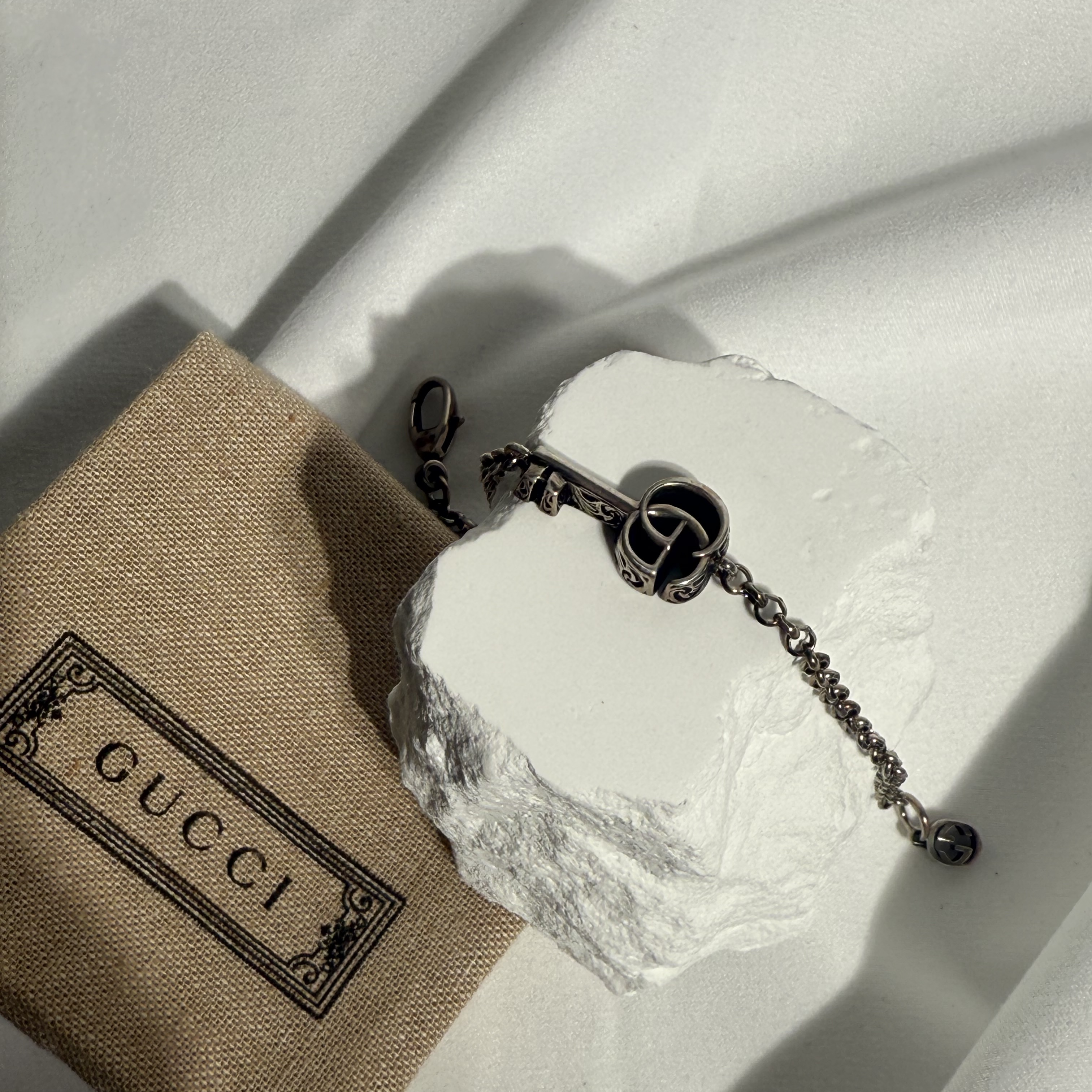 Gucci Double G Key Bracelet 925 Sterling Silver with Aged Finish 착용 스타일