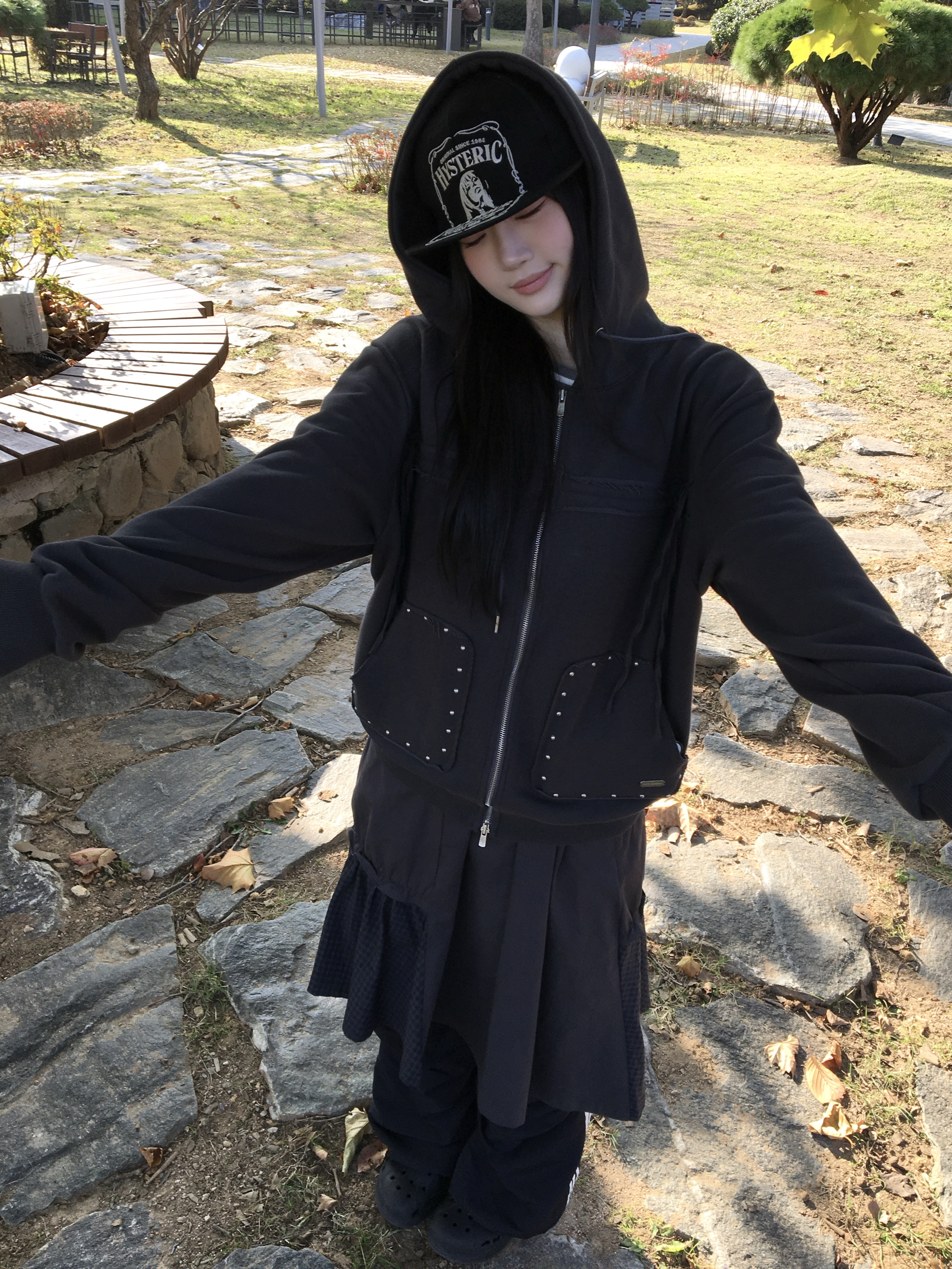 Hysteric Glamour HYS Whisky Embroidery Cap Black 착용 스타일
