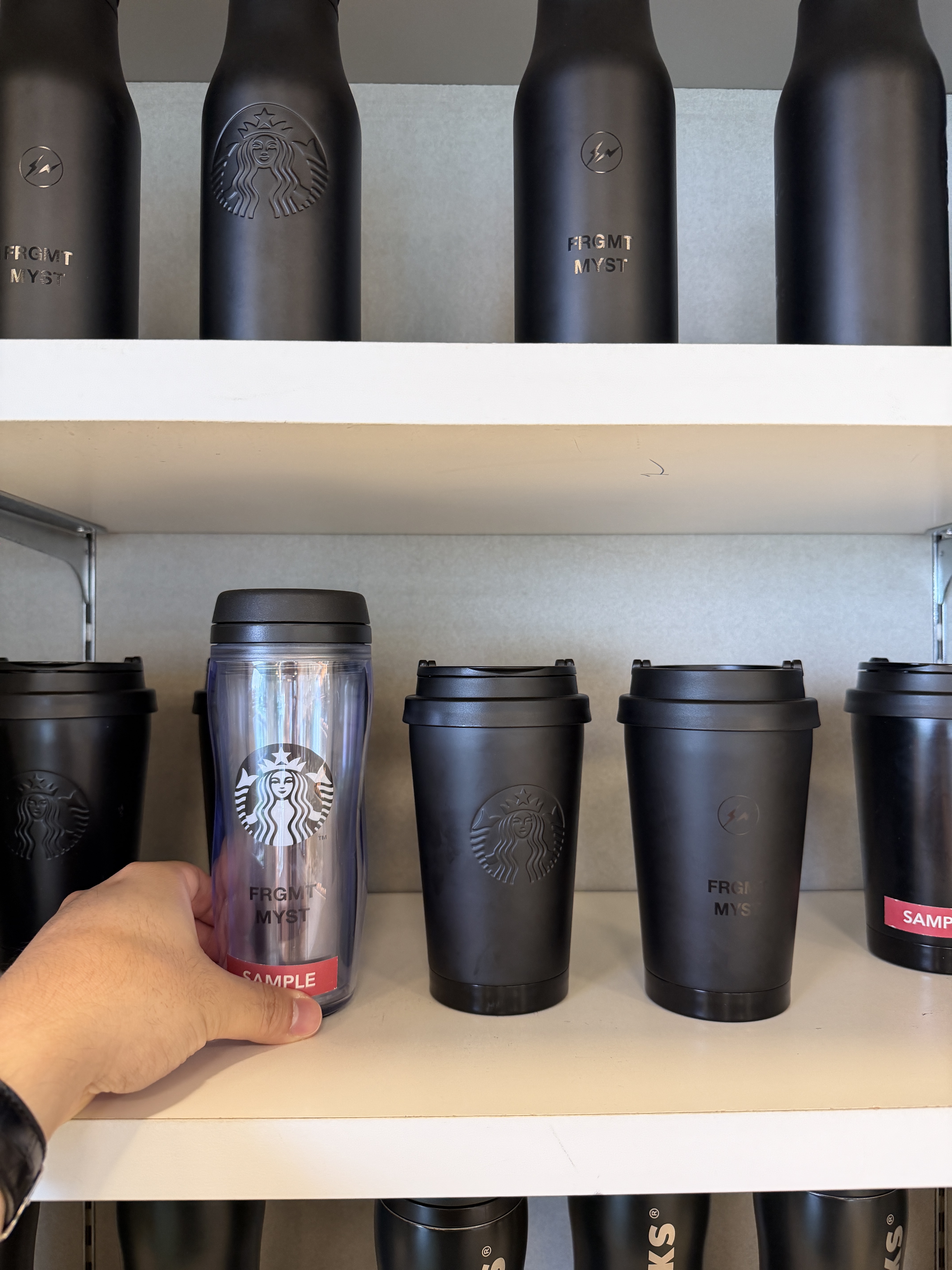 Starbucks x Fragment Stainless Steel Togo Logo Tumbler Matte Black 355ml, Starbucks x Fragment Stainless Steel Logo Bottle Matte Black 473ml 착용 스타일