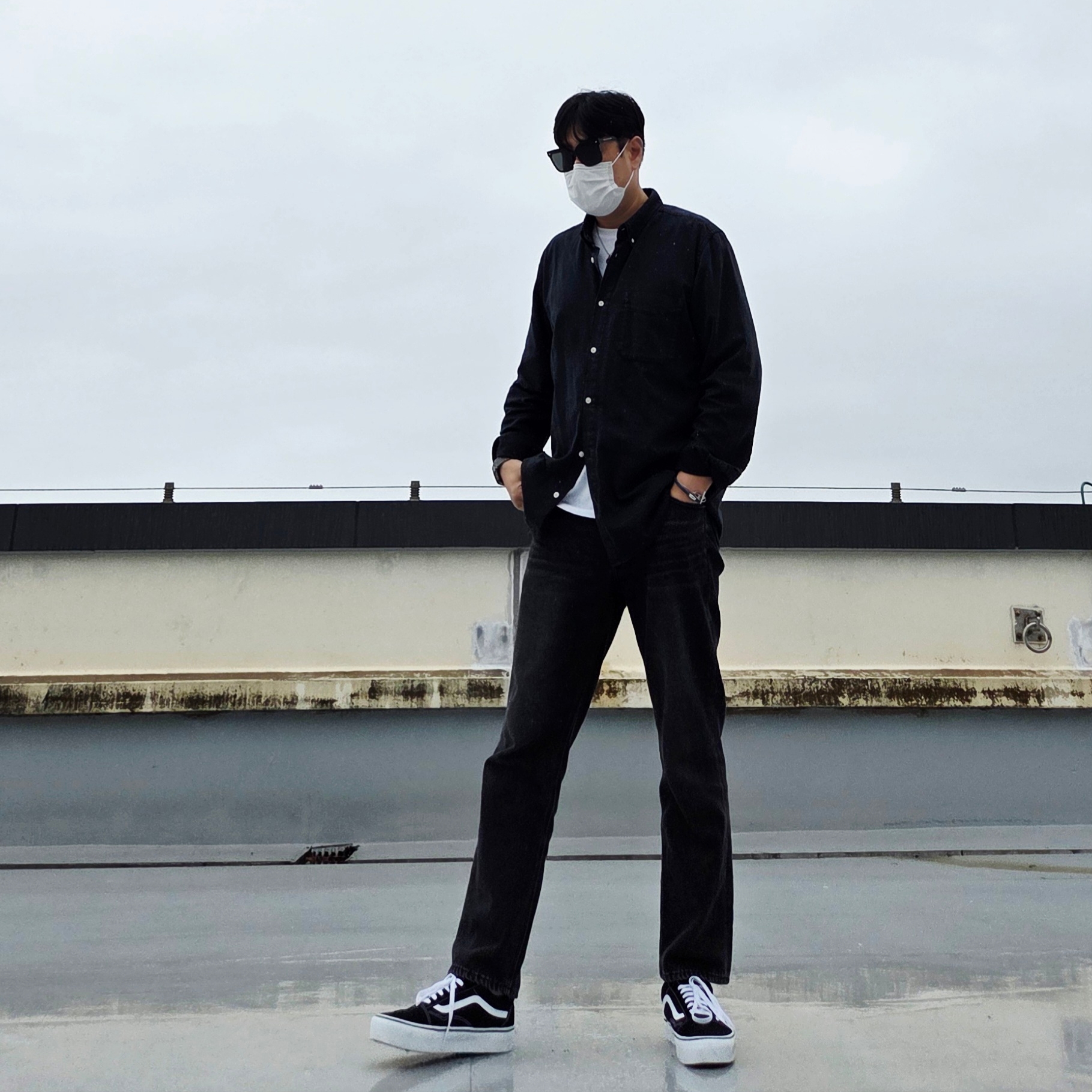 Vans Old Skool Platform Black White, Gentle Monster Sal 01 Black 착용 스타일 - 1