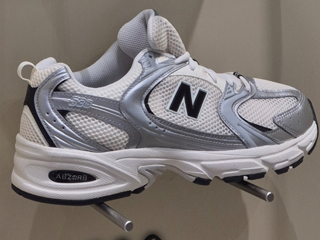 New Balance 530 White 착용 스타일
