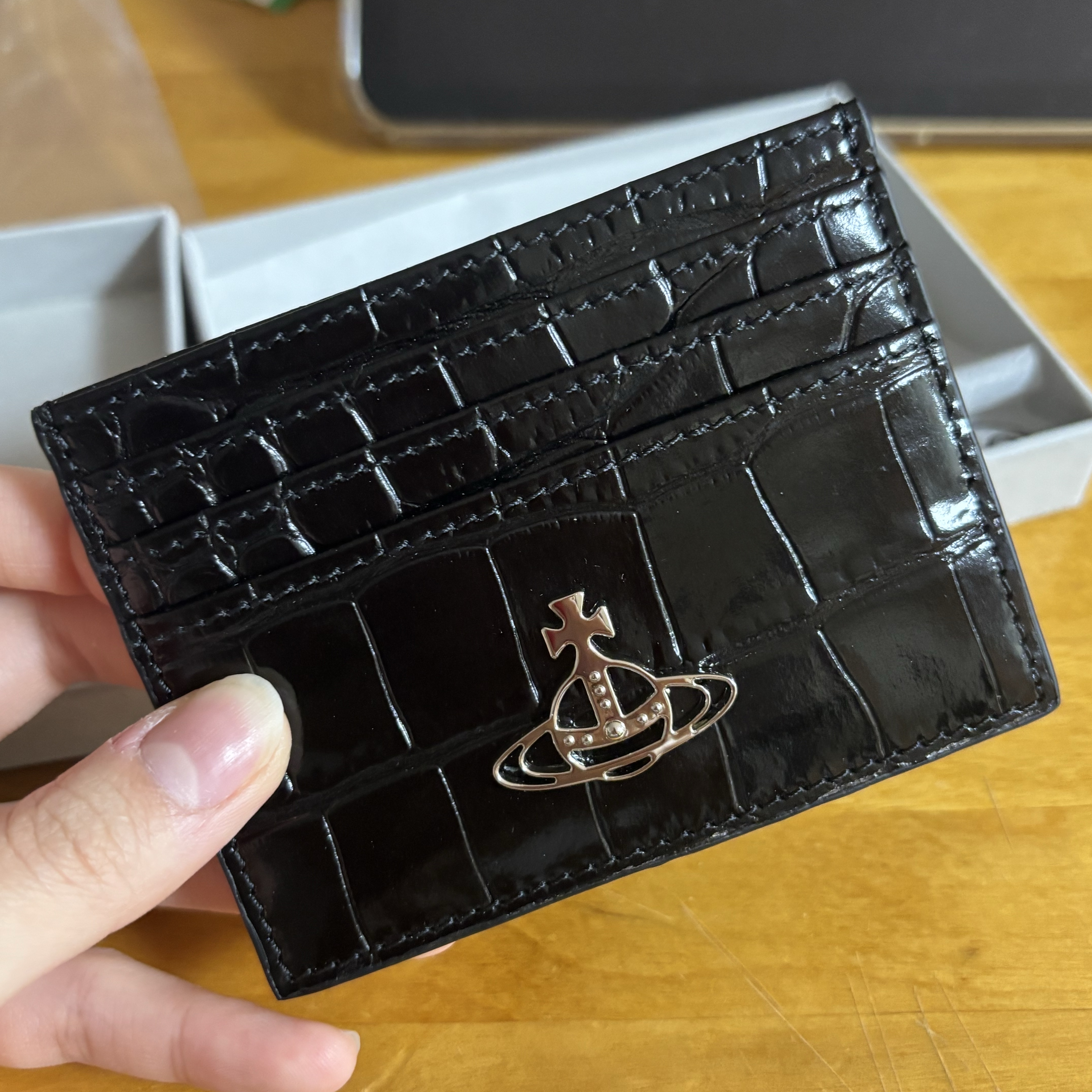 Vivienne Westwood Crocodile Card Holder Black 착용 스타일 - 1