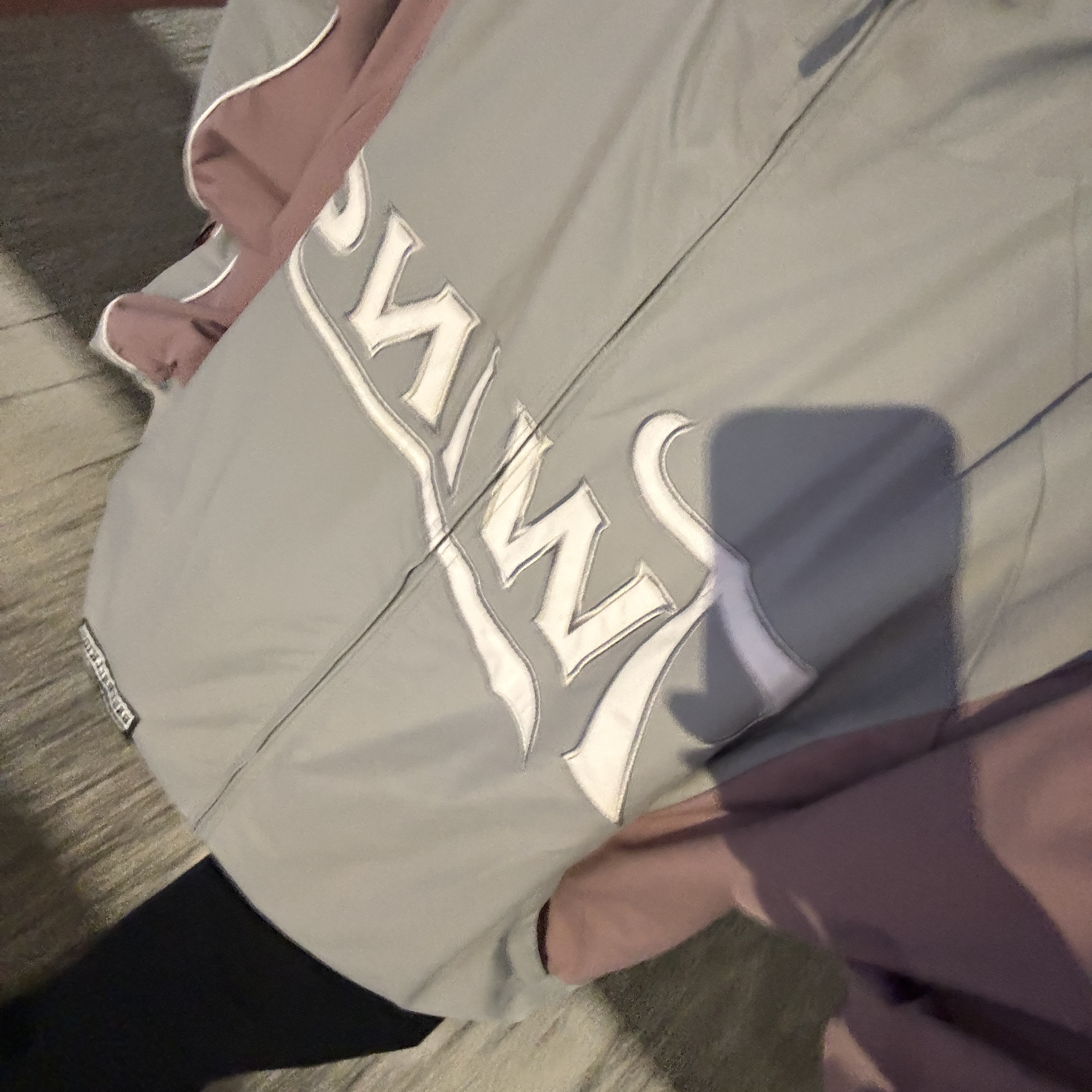 BDNS x LG TWINS Dugout Jacket Ver.2 Grey 착용 스타일 - 1