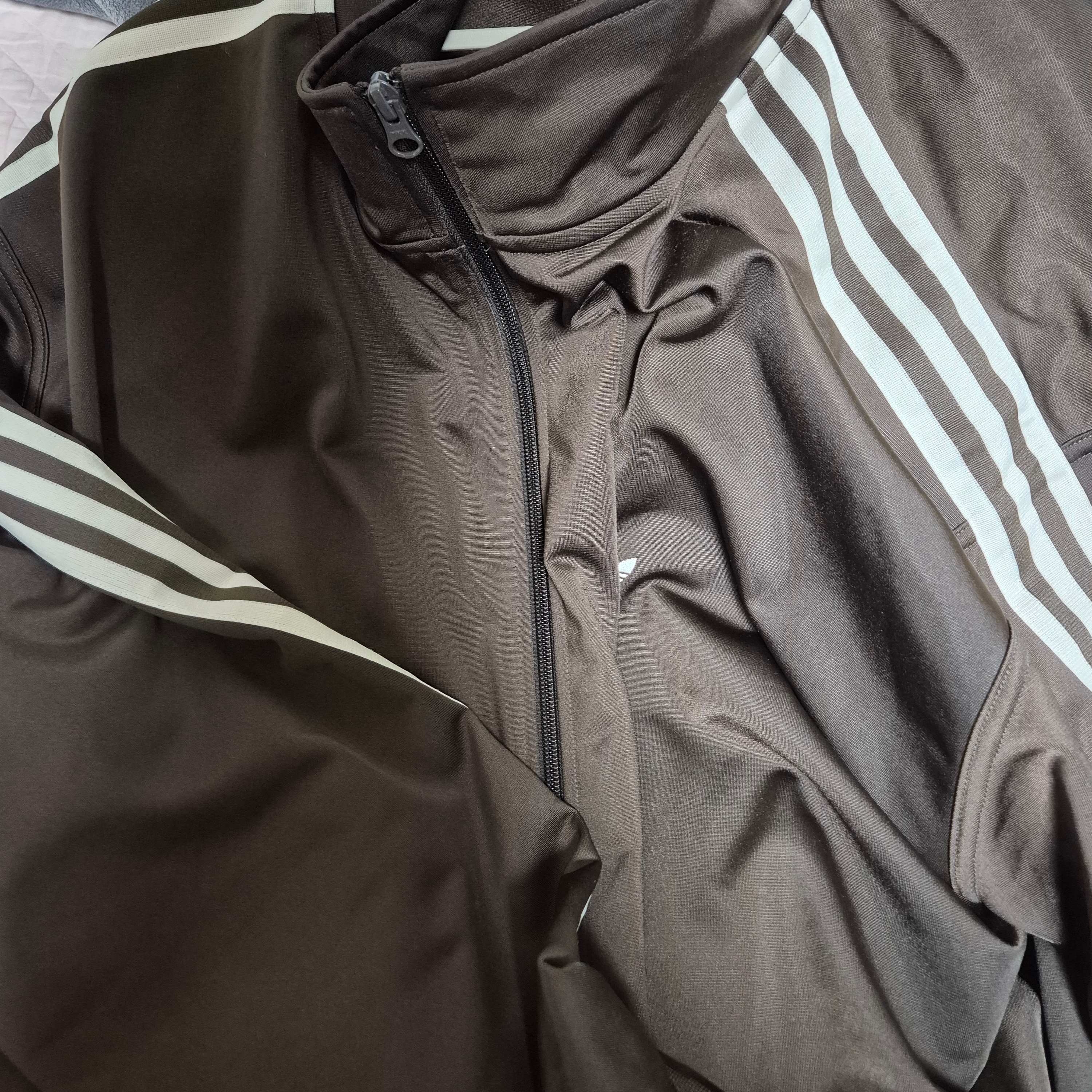 Adidas Originals Track Jacket Gender Neutral Dark Brown Wonder White - KR Sizing 착용 스타일