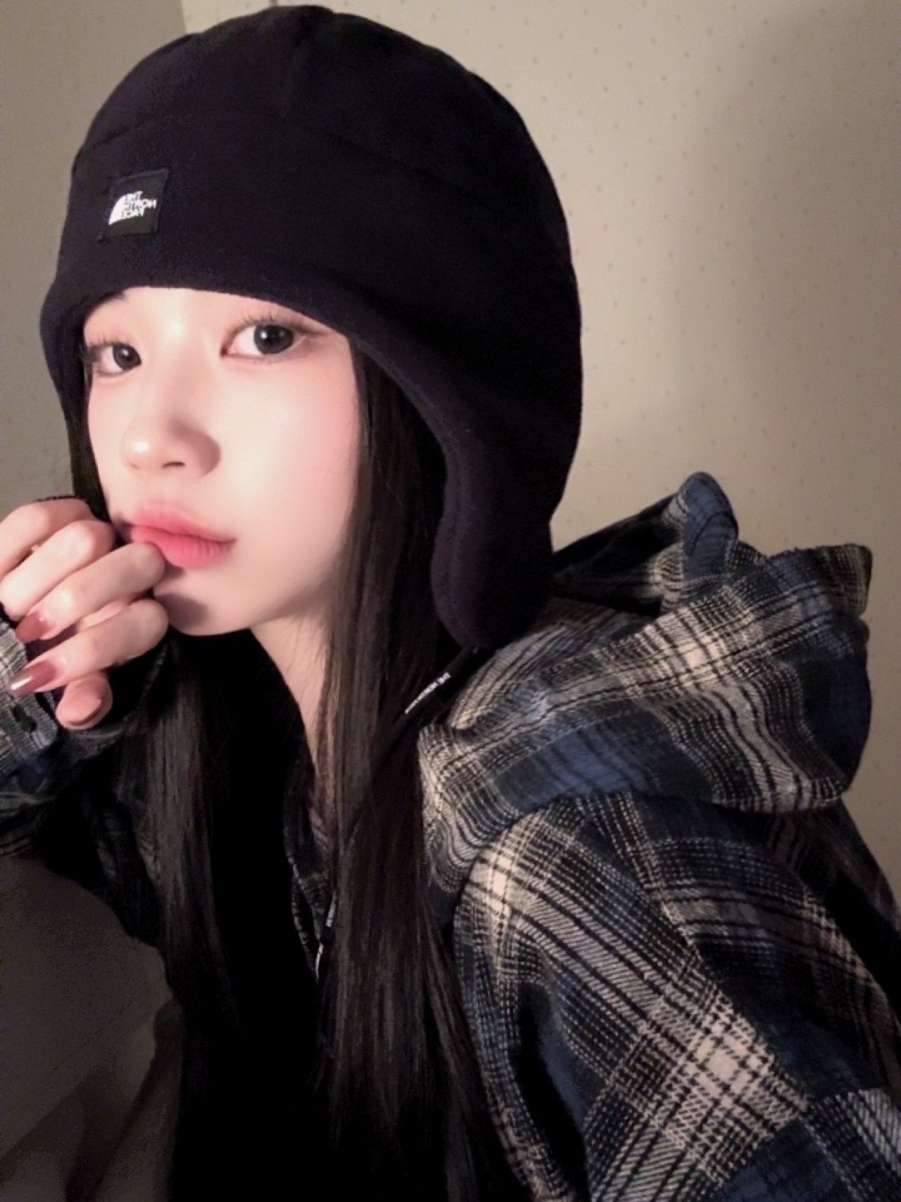 The North Face Fleece Earmuff Beanie Black 착용 스타일 - 2