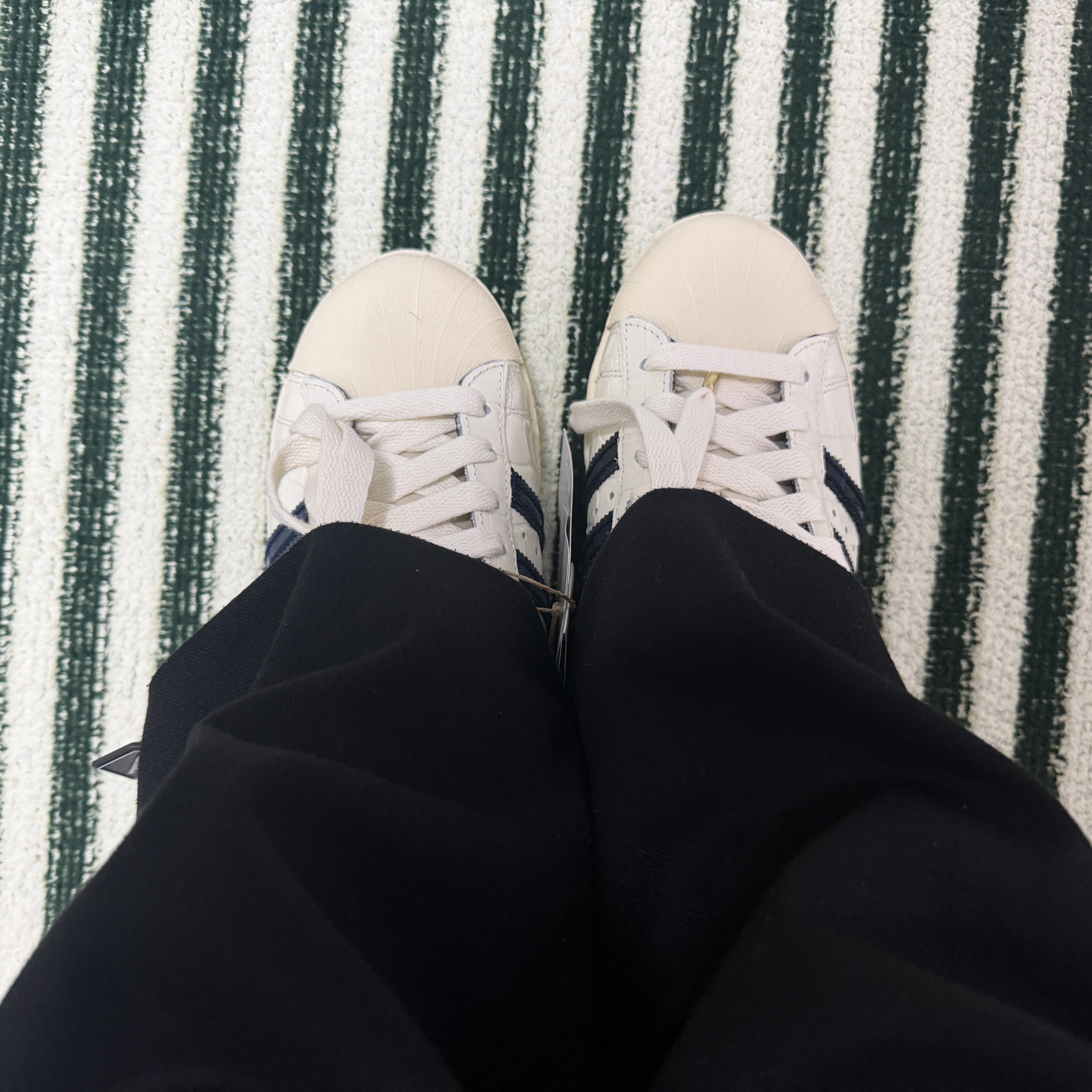Adidas x Wales Bonner Superstar Wonder White Collegiate Navy 착용 스타일 - 2