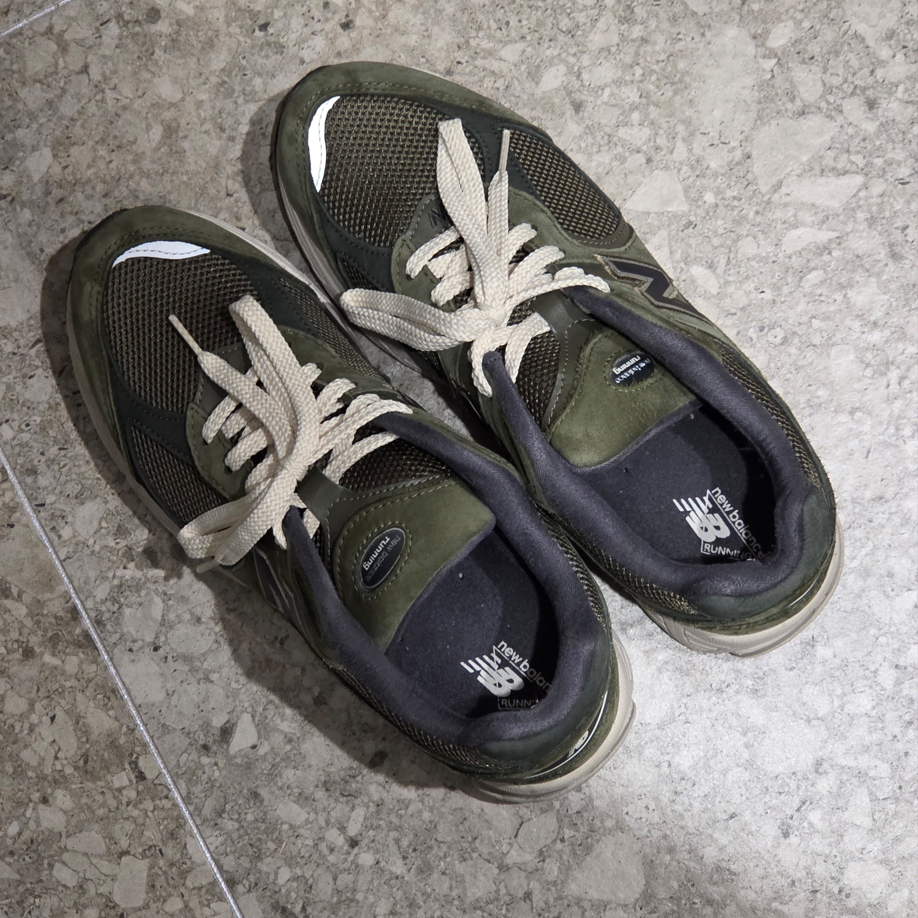 New Balance 2002R Grape Leaf 착용 스타일