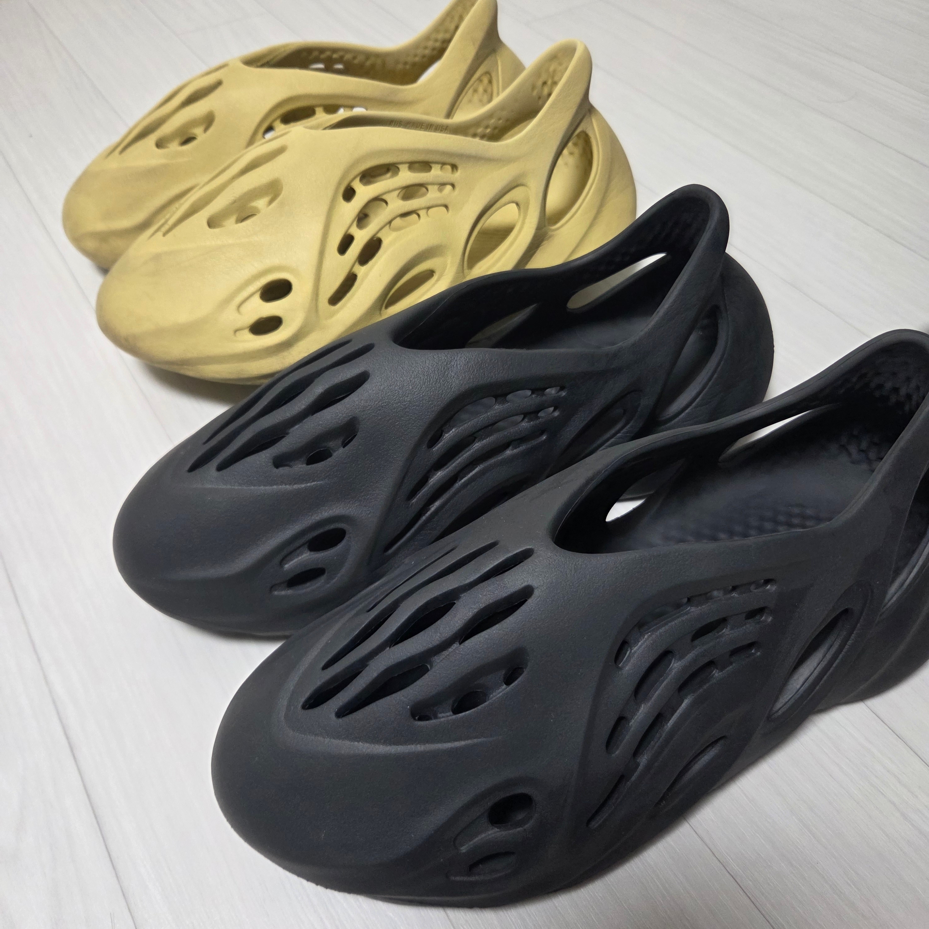 Adidas Yeezy Foam RNNR Onyx, Adidas Yeezy Foam RNNR Sulfur 착용 스타일