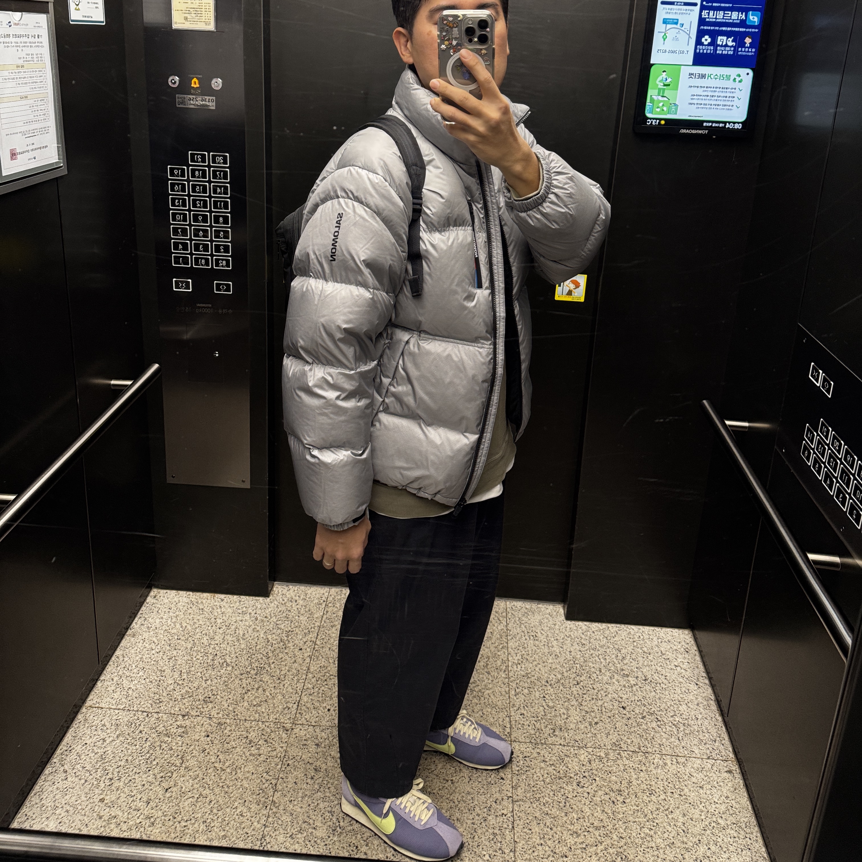 Salomon Contour Down Jacket Silver, New Balance 991v2 Made in UK Rock Ridge Alloy Silver 착용 스타일 - 4