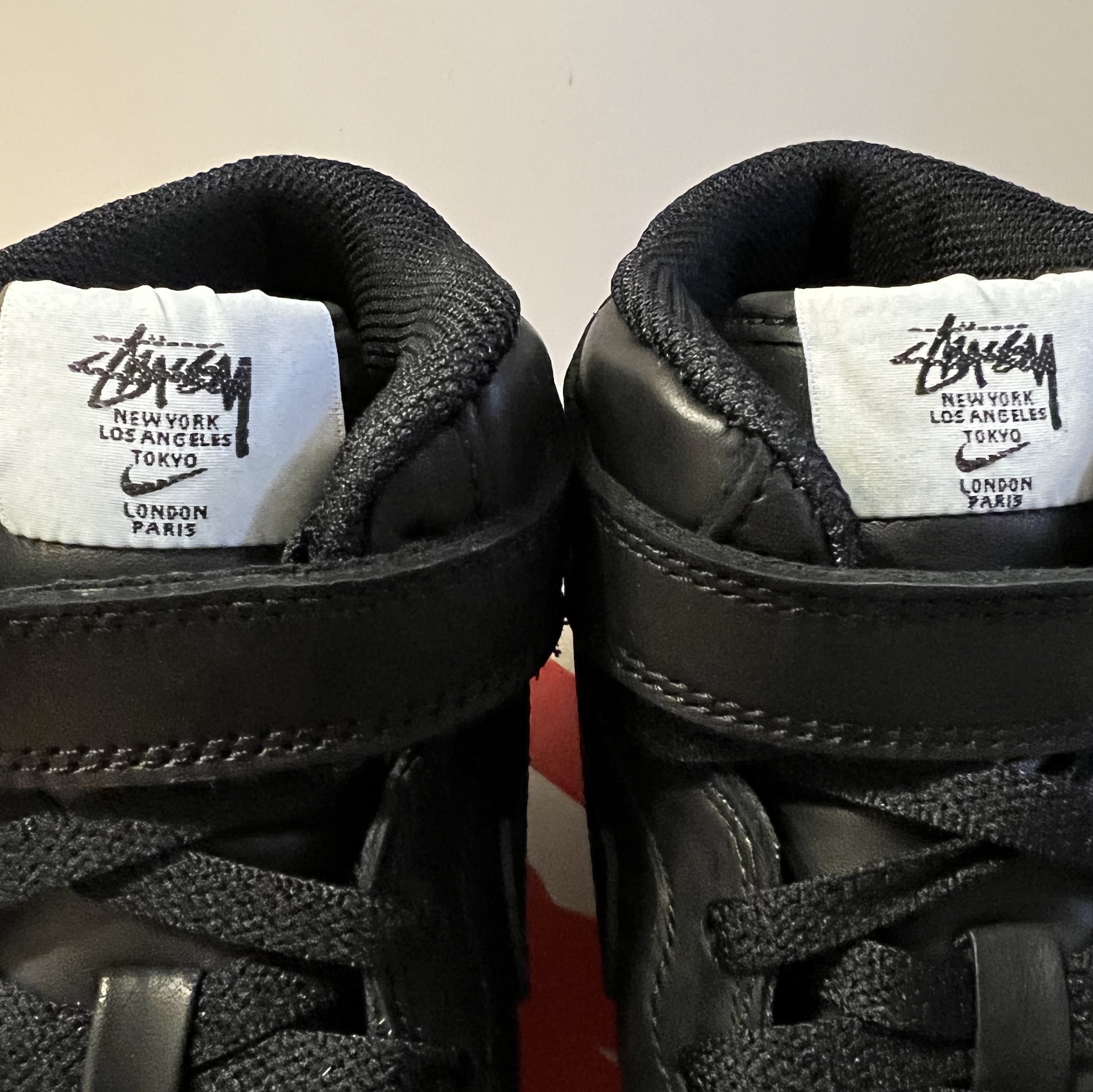 Nike x Stussy Air Force 1 '07 Mid SP Black 착용 스타일