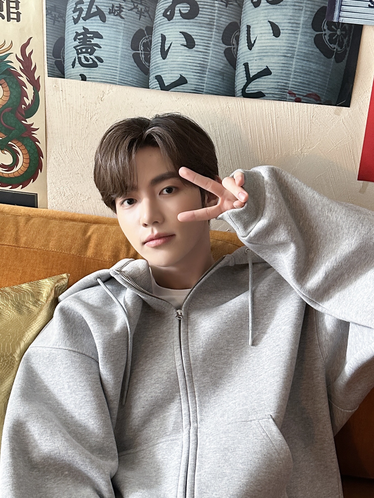 Nonnod Scuba Zip Hoodie Grey, Nonnod Scuba Zip Hoodie Black 착용 스타일 - 1