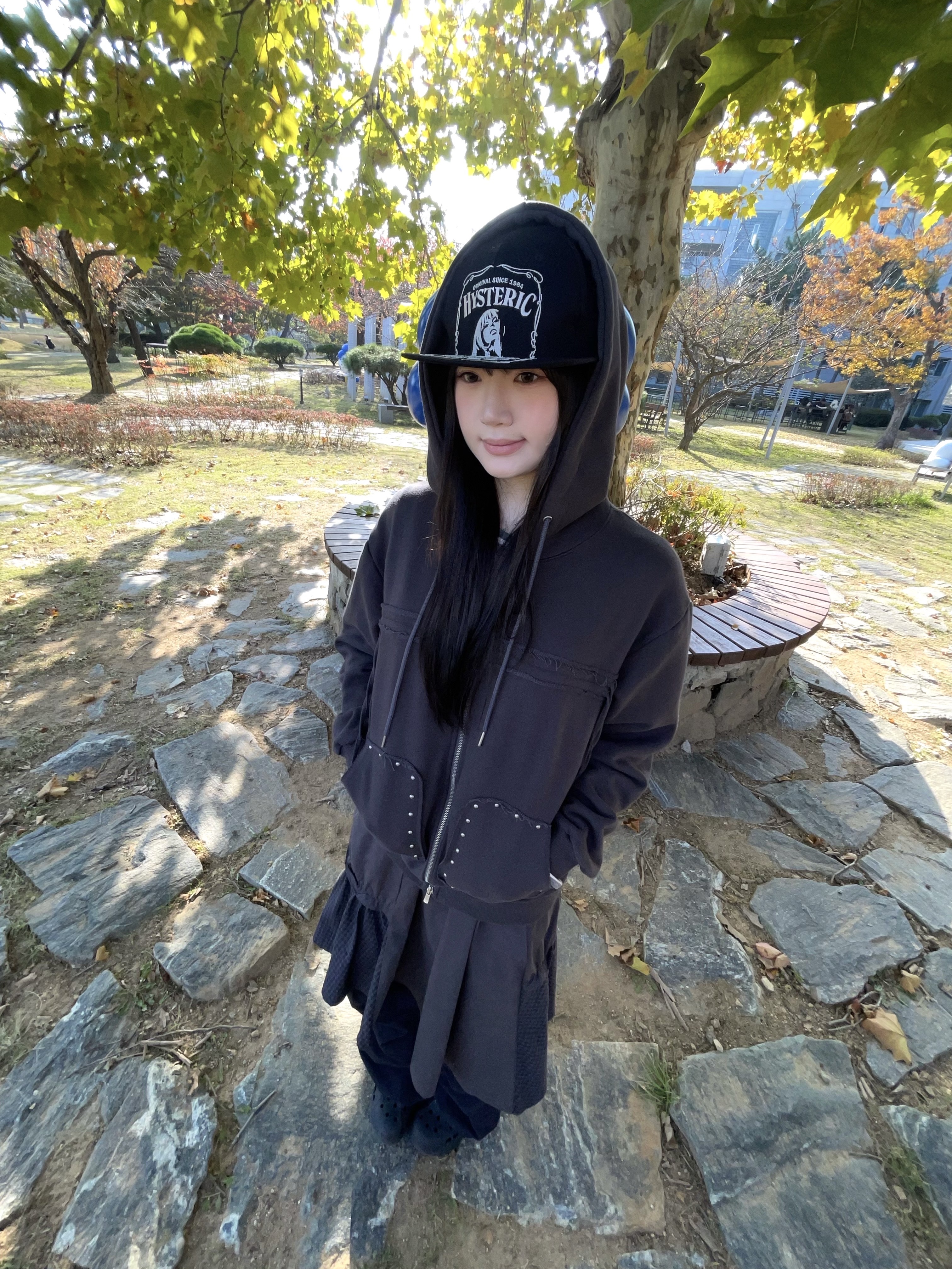 Hysteric Glamour HYS Whisky Embroidery Cap Black 착용 스타일