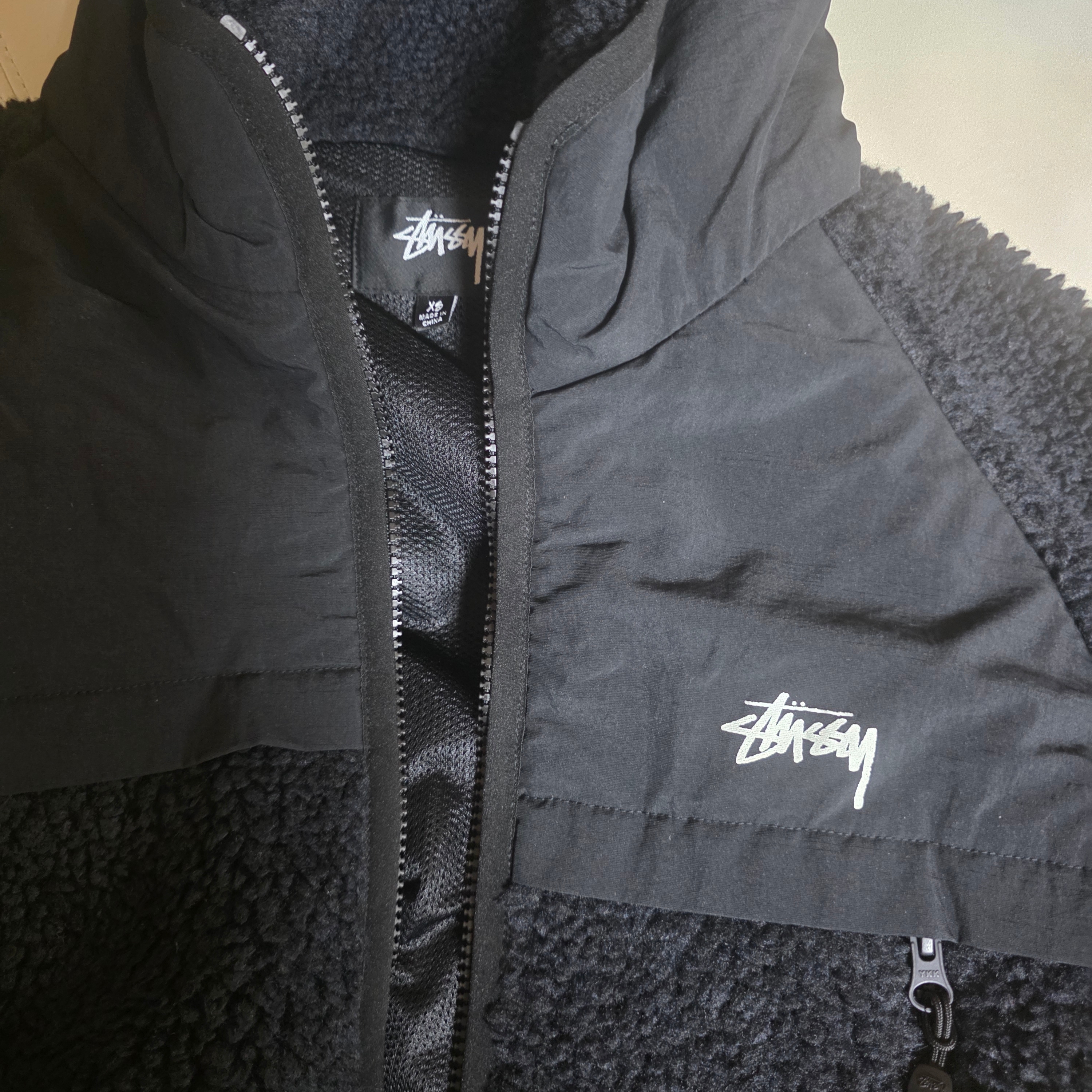Stussy Sherpa Paneled Hooded Jacket Black 착용 스타일