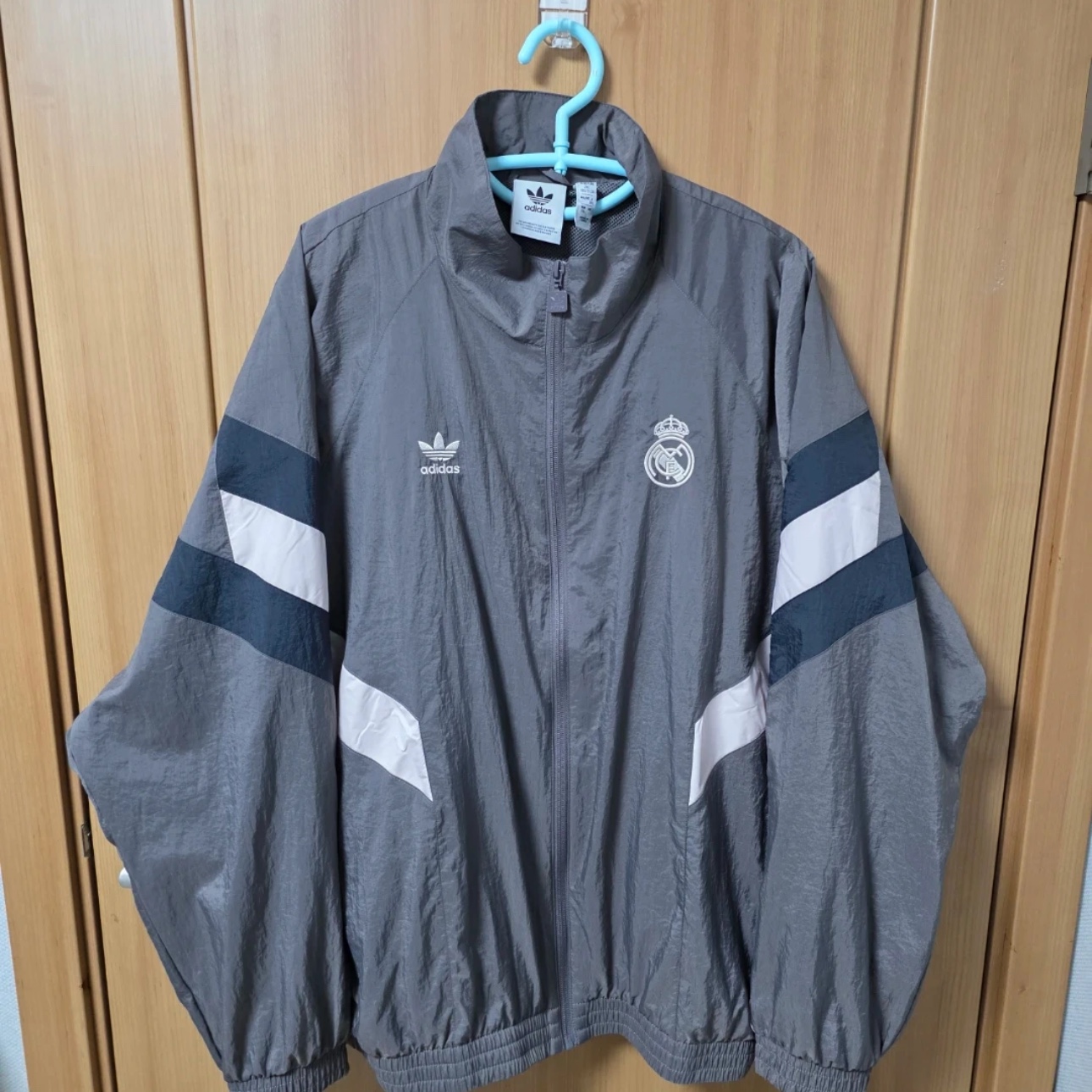 Adidas Real Madrid Originals Track Top Charcoal Grey - KR Sizing 착용 스타일