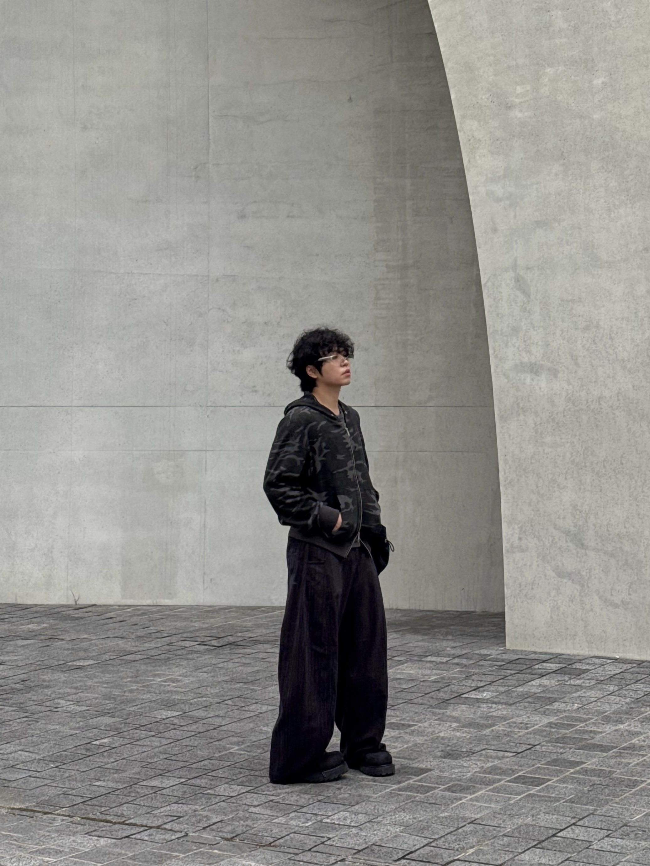 LOSTGARDEN Route Black, Gentle Monster Hypnosis A02 Silver Clear 착용 스타일 - 8