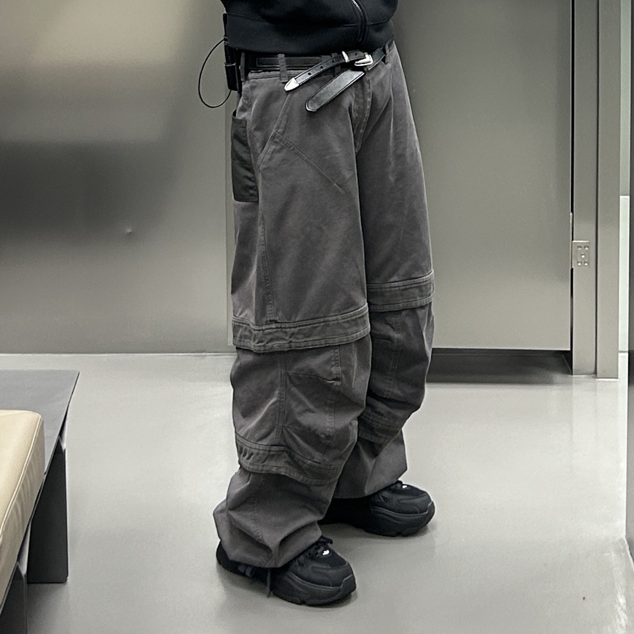 Farfromwhat Far Layered Work Pants Charcoal, (W) Adidas Ozgaia Core Black 착용 스타일 - 2