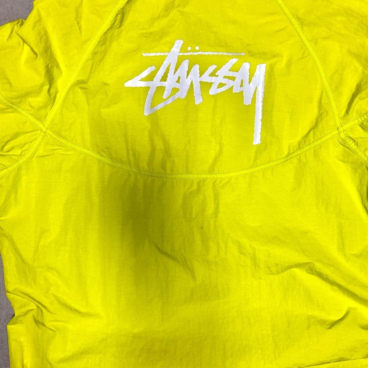 Nike x Stussy Windrunner Jacket Bright Cactus 착용 스타일