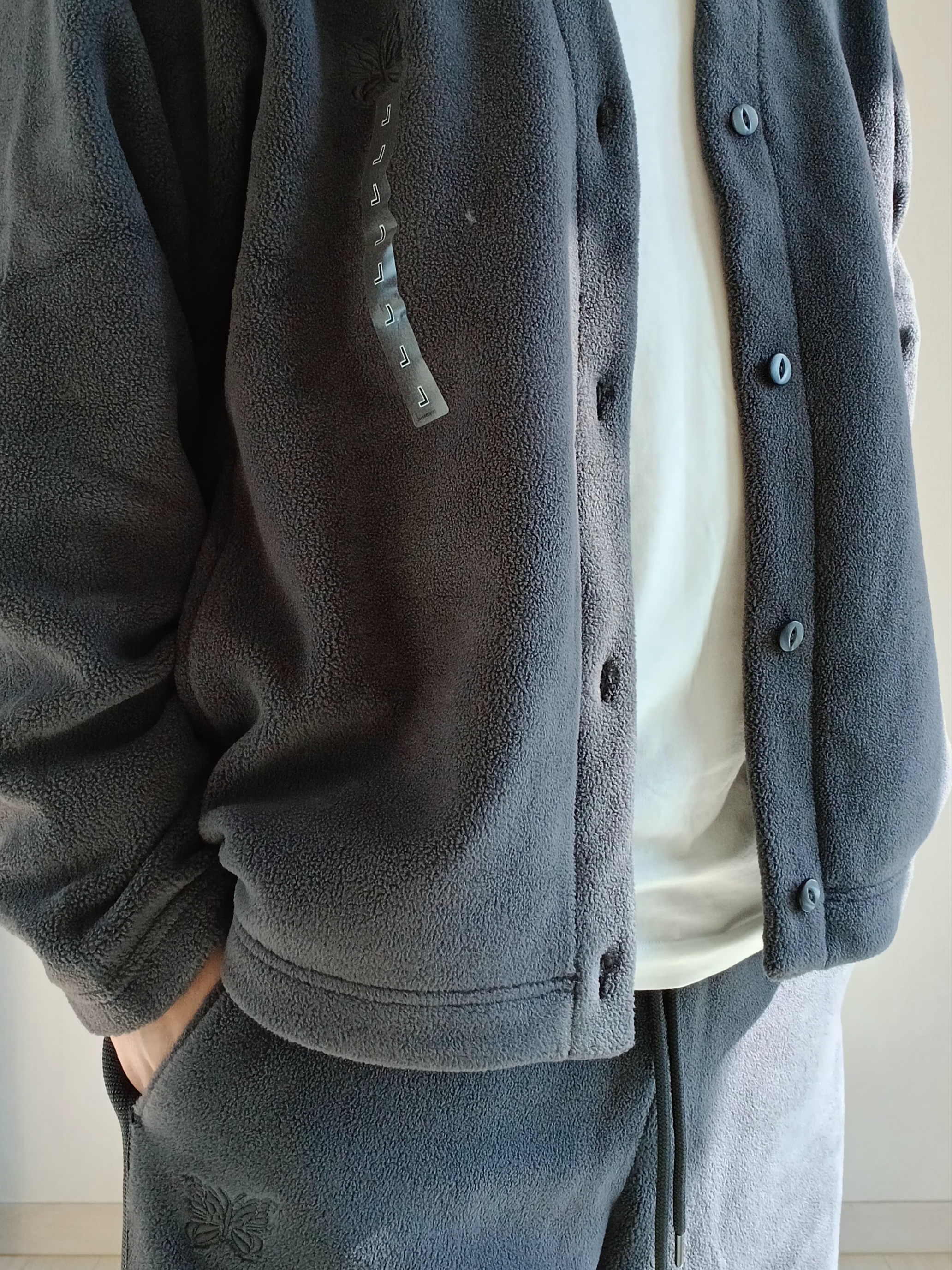 Uniqlo x Needles Fleece Oversized Cardigan Dark Gray - KR, Uniqlo x Needles Fleece Wide Pants Dark Gray - KR 착용 스타일 - 3