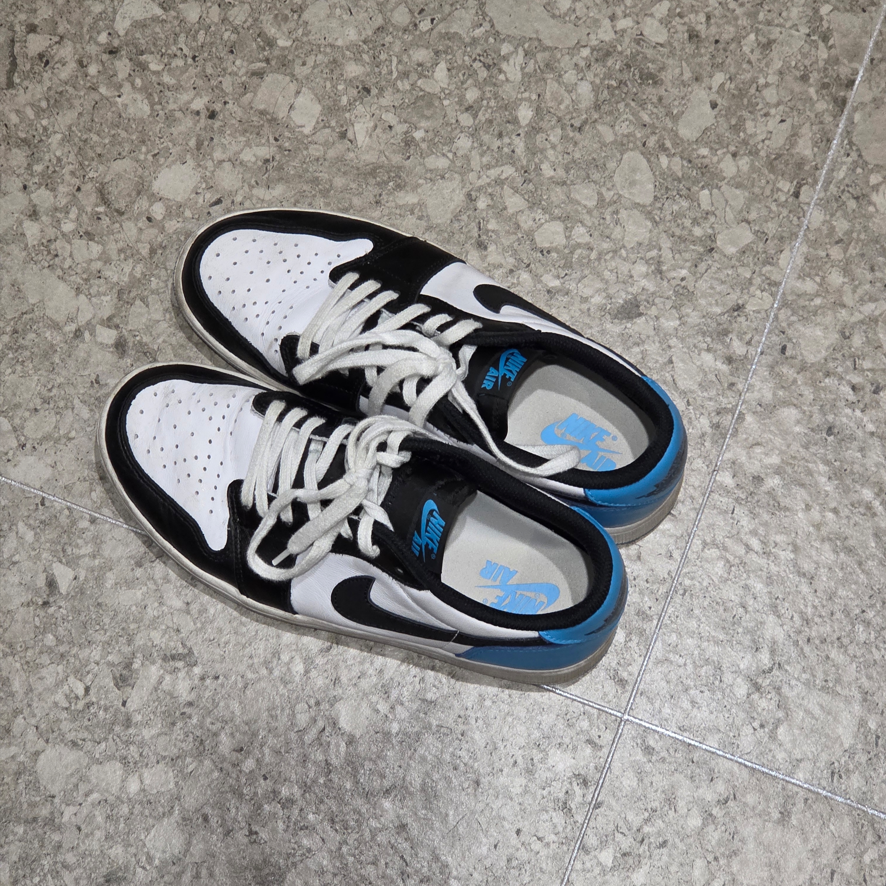 Jordan 1 Retro Low OG Black and Dark Powder Blue 착용 스타일