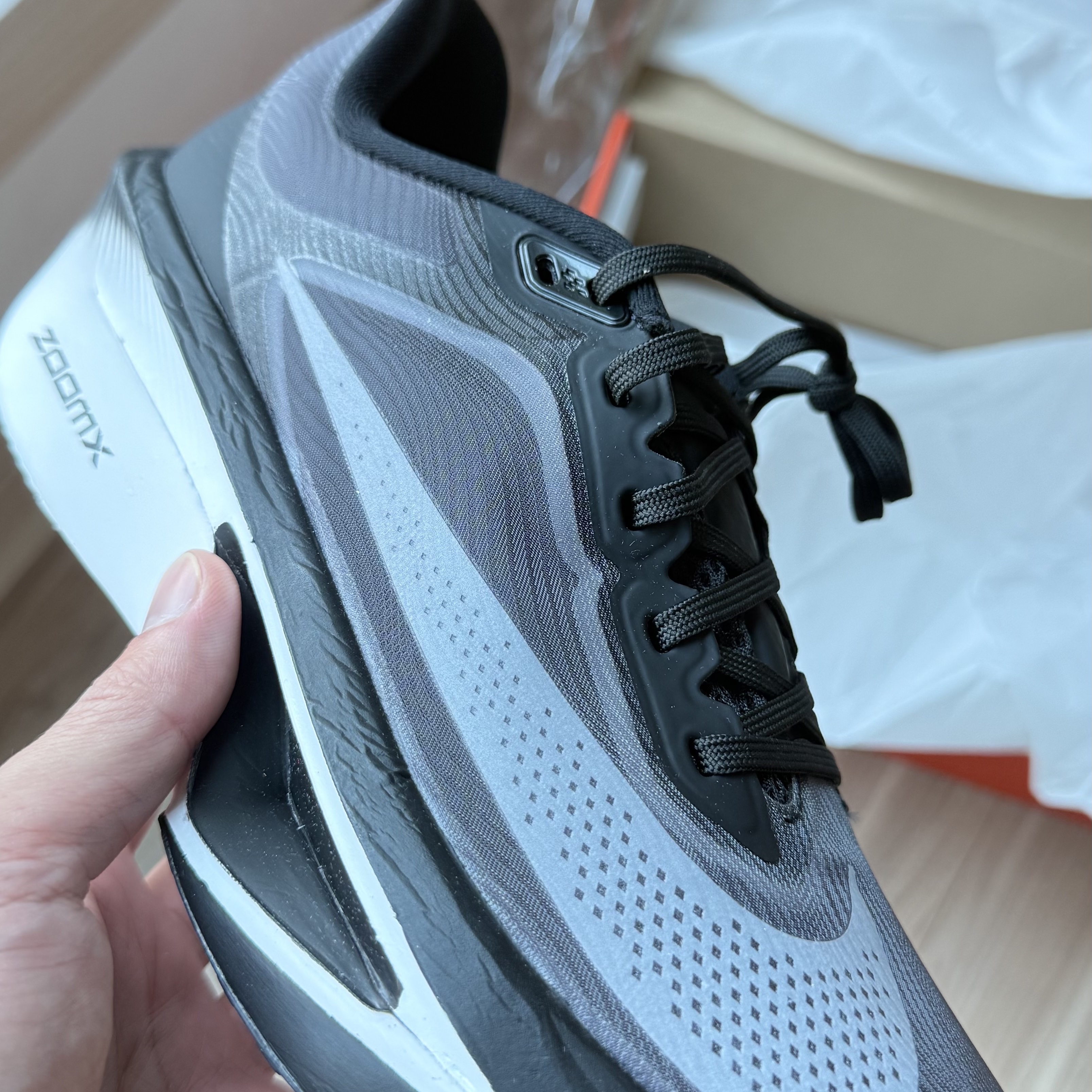 Nike Zoom Fly 6 Black Light Smoke Grey 착용 스타일 - 1