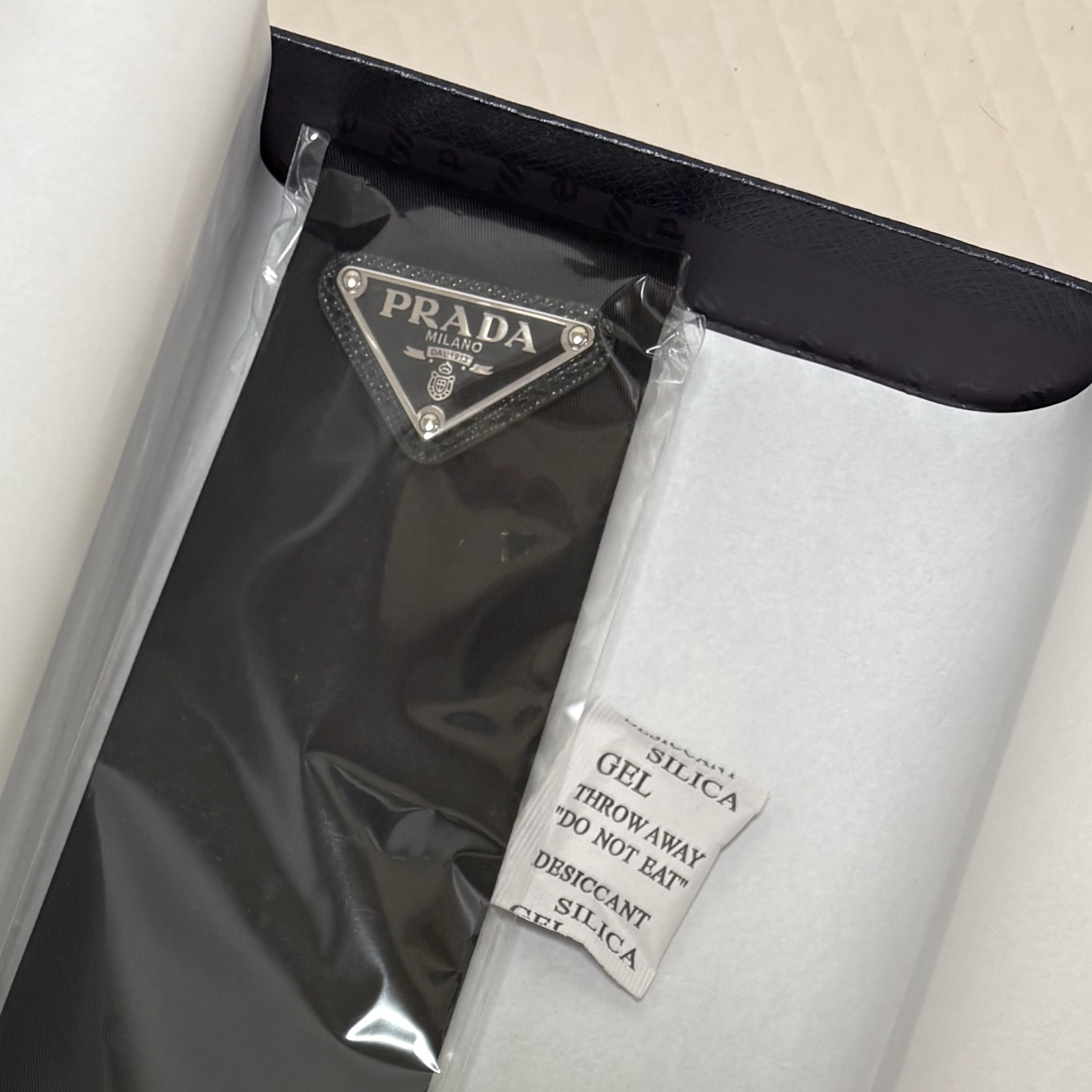 Prada Re-Nylon Gabardine Tie Black 착용 스타일 - 3